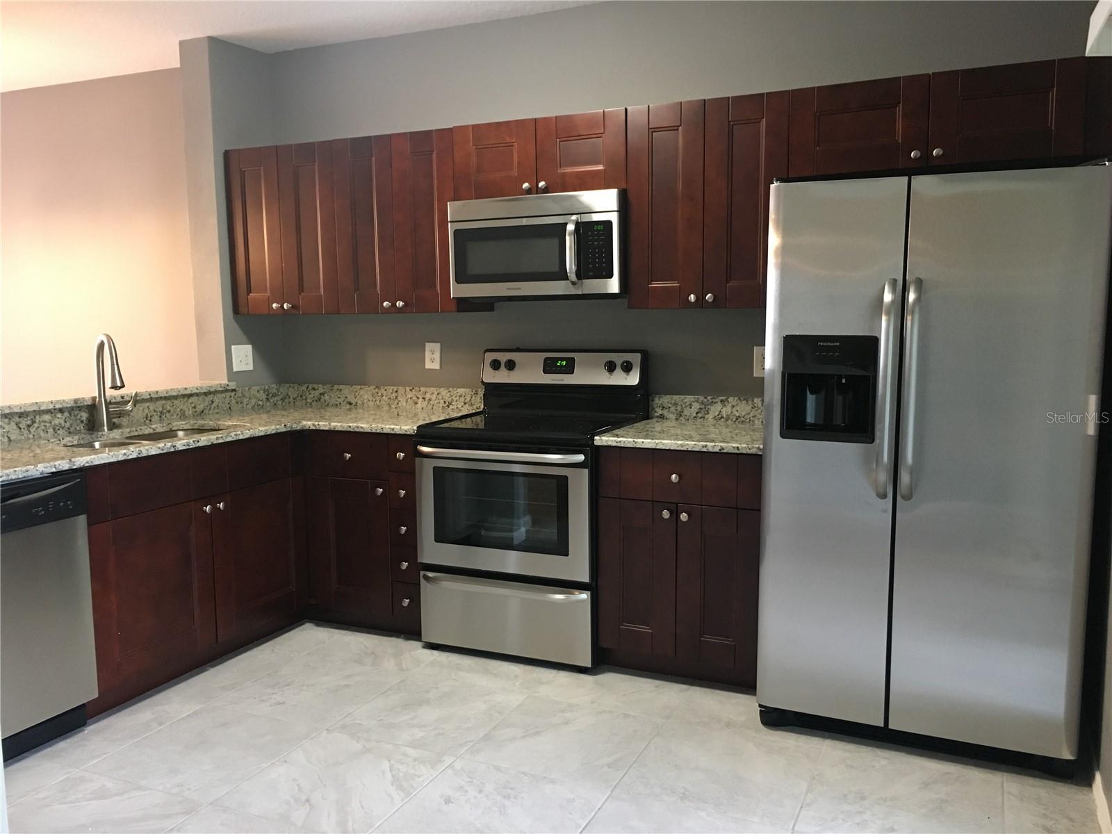 2469 LAKE WOODBERRY CIR, BRANDON, FL, 33510