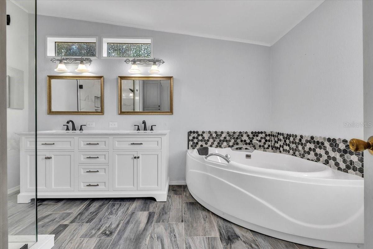 C7521385 Property Photo