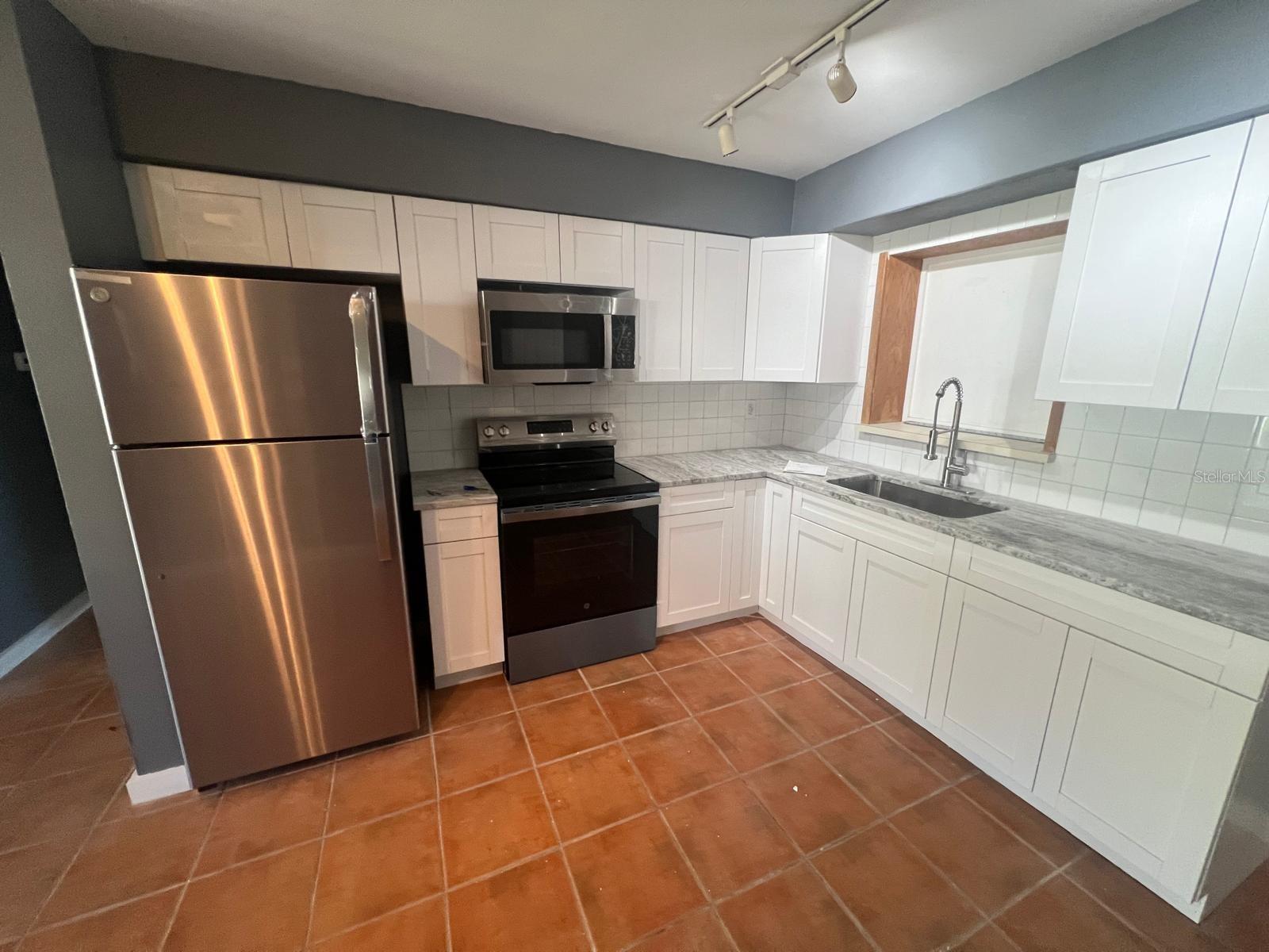 300 83RD AVE NE, ST PETERSBURG, FL, 33702