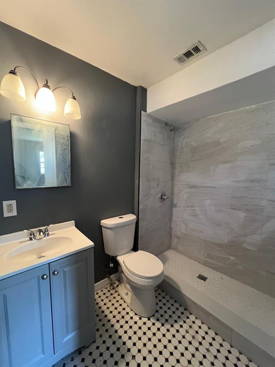 300 83RD AVE NE, ST PETERSBURG, FL, 33702