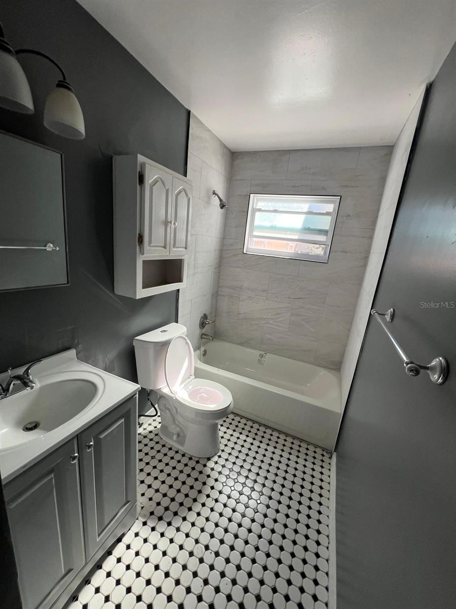 300 83RD AVE NE, ST PETERSBURG, FL, 33702