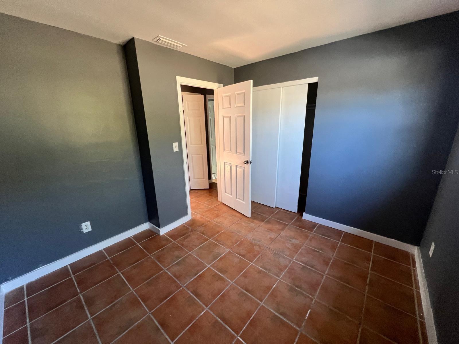 300 83RD AVE NE, ST PETERSBURG, FL, 33702