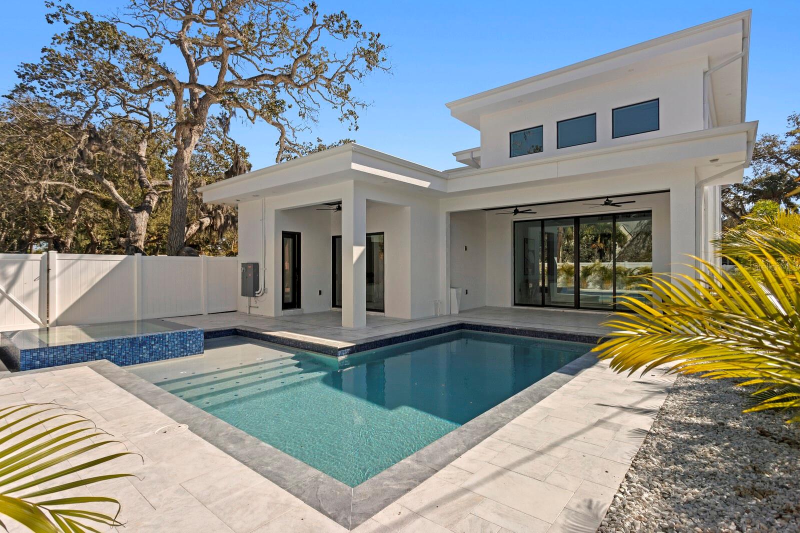 TB8471775 Property Photo