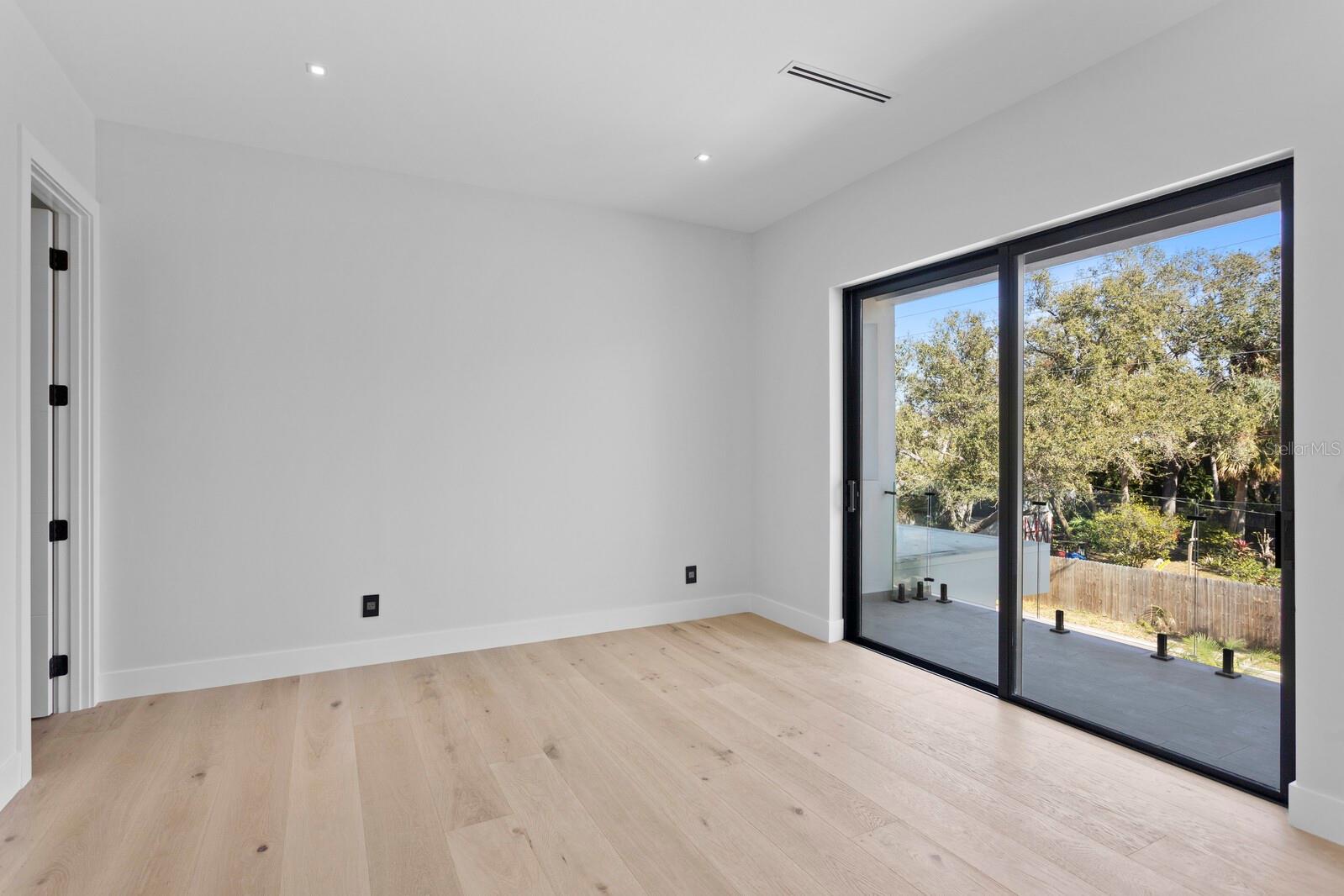 TB8471775 Property Photo