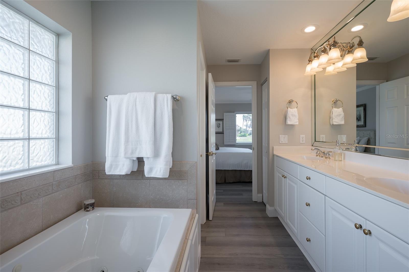 548 GUNWALE LN, LONGBOAT KEY, FL, 34228