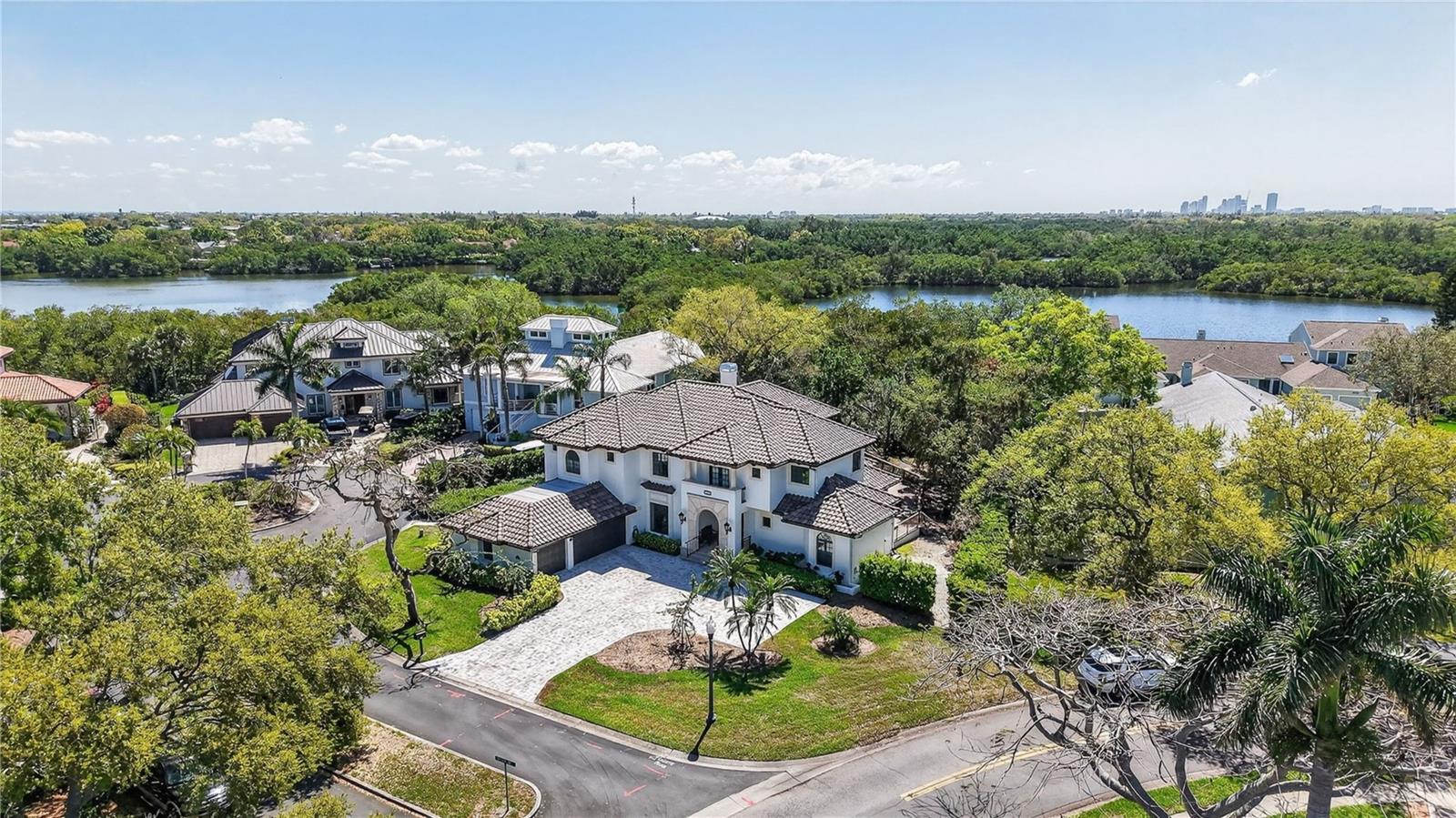 1100 TORTUGA CIR NE, ST PETERSBURG, FL, 33702