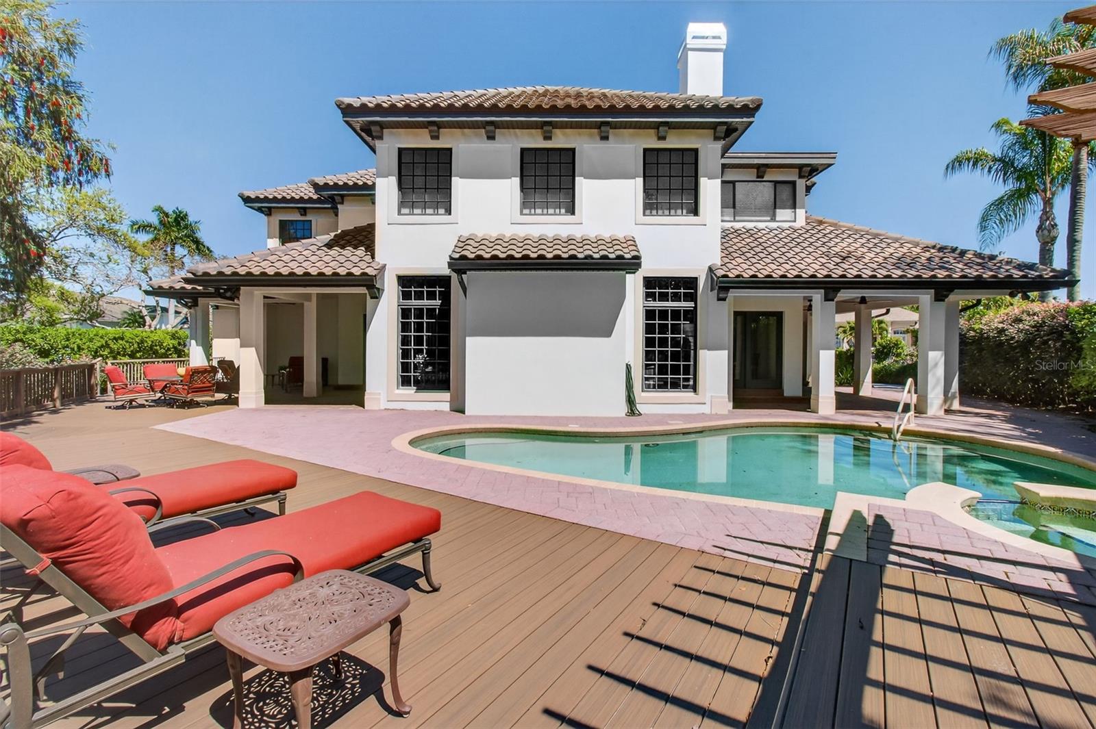 1100 TORTUGA CIR NE, ST PETERSBURG, FL, 33702