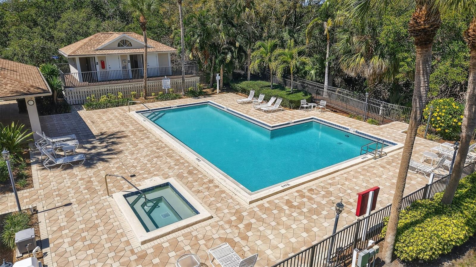 1100 TORTUGA CIR NE, ST PETERSBURG, FL, 33702
