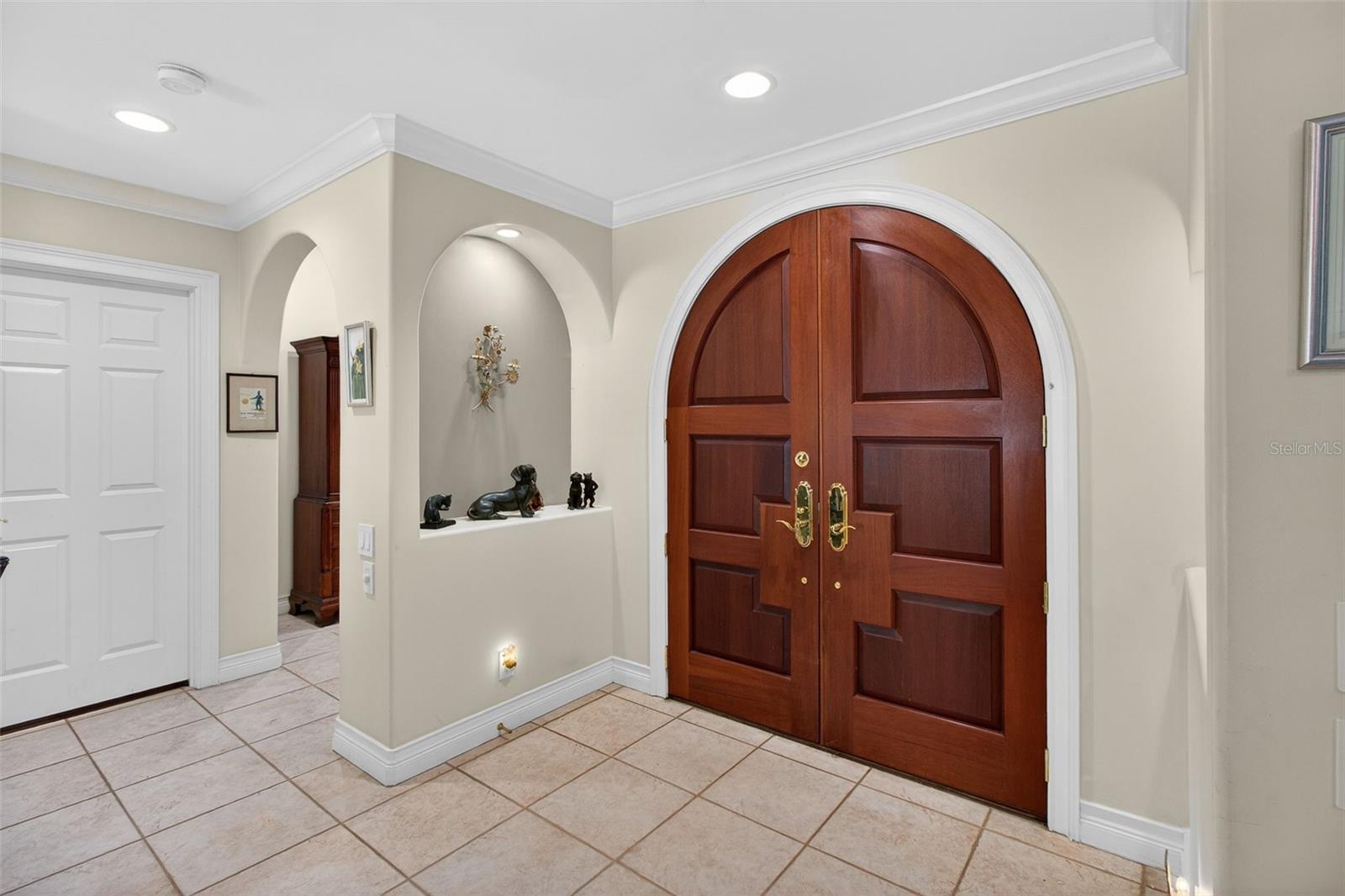 1100 TORTUGA CIR NE, ST PETERSBURG, FL, 33702