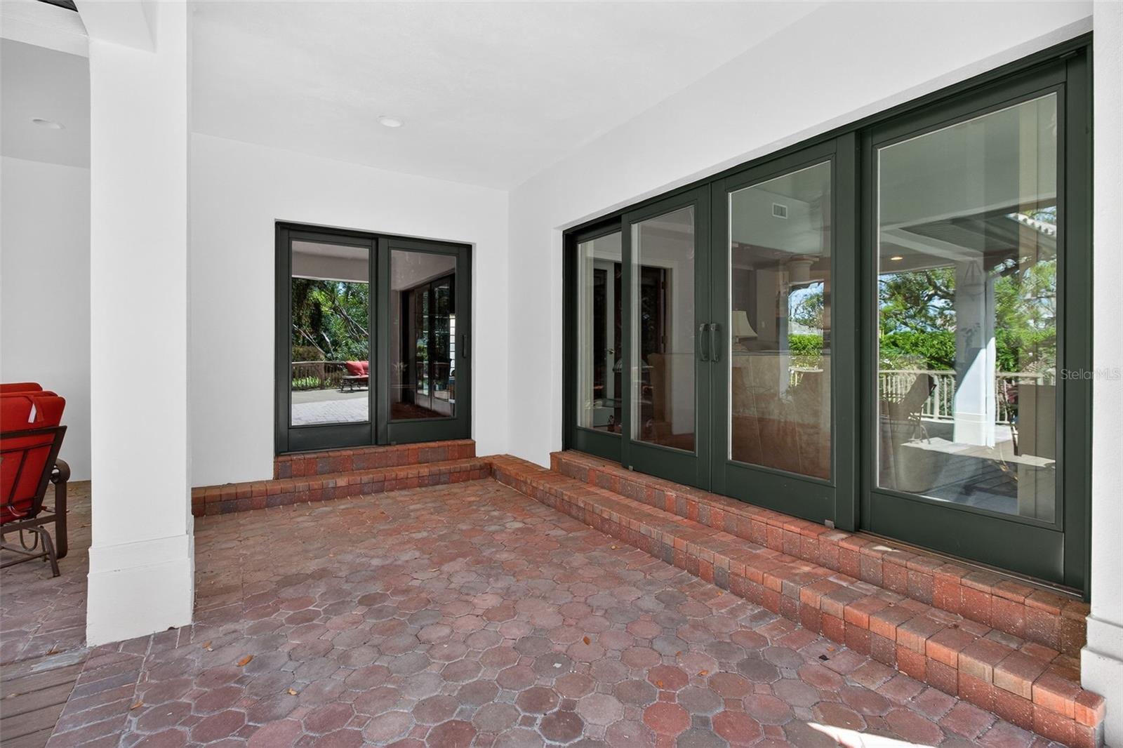 1100 TORTUGA CIR NE, ST PETERSBURG, FL, 33702