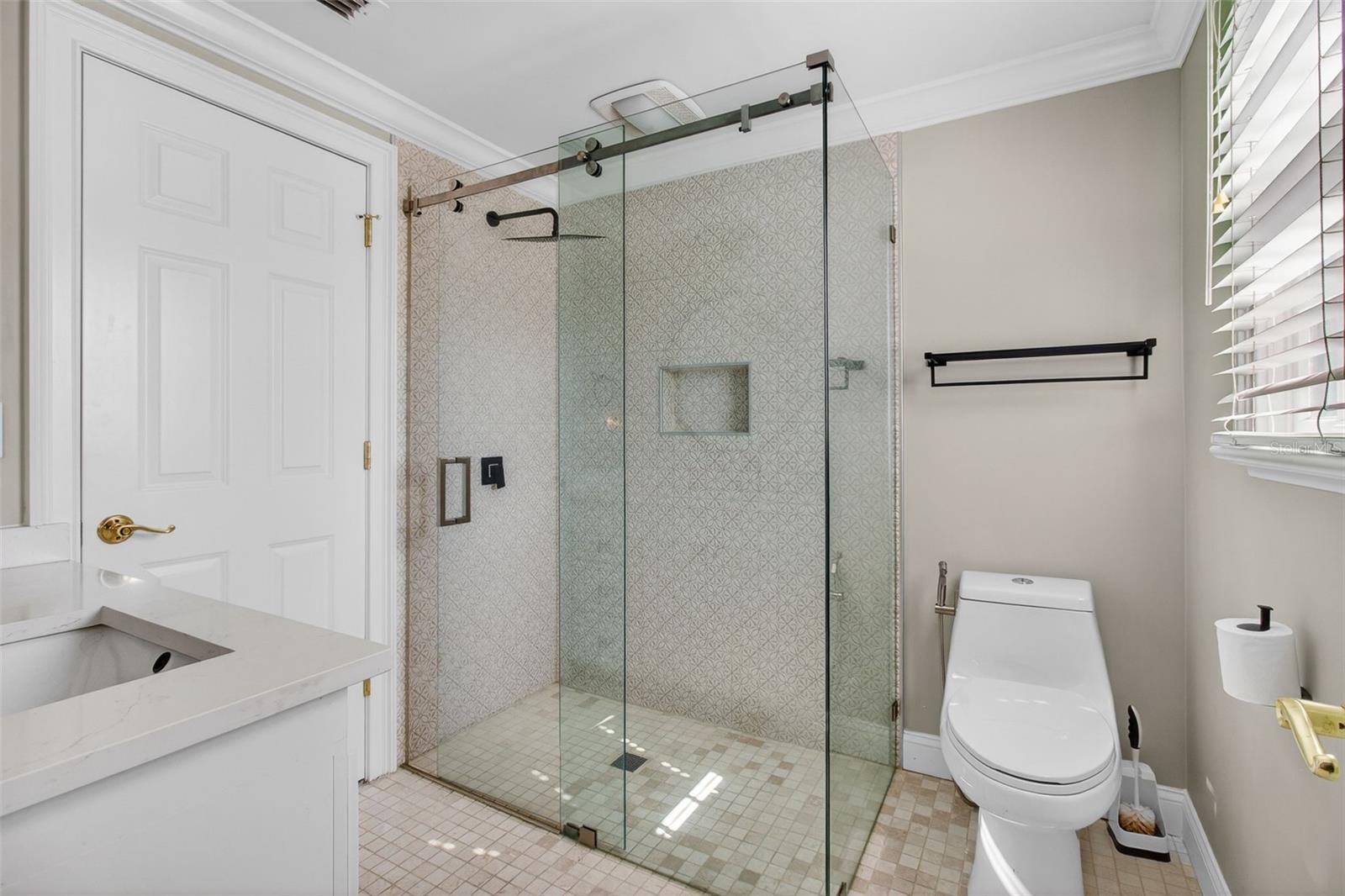 1100 TORTUGA CIR NE, ST PETERSBURG, FL, 33702