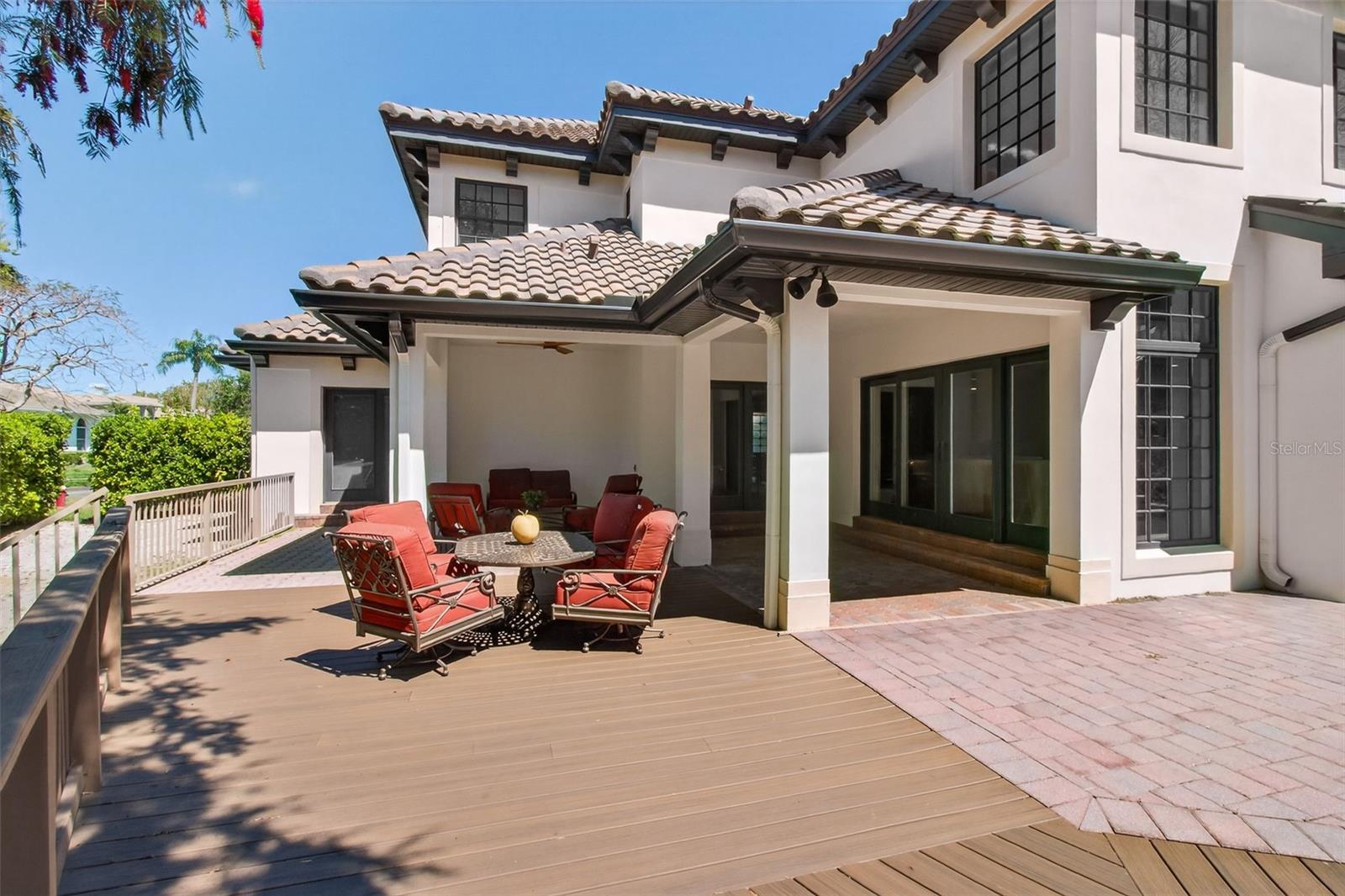 1100 TORTUGA CIR NE, ST PETERSBURG, FL, 33702