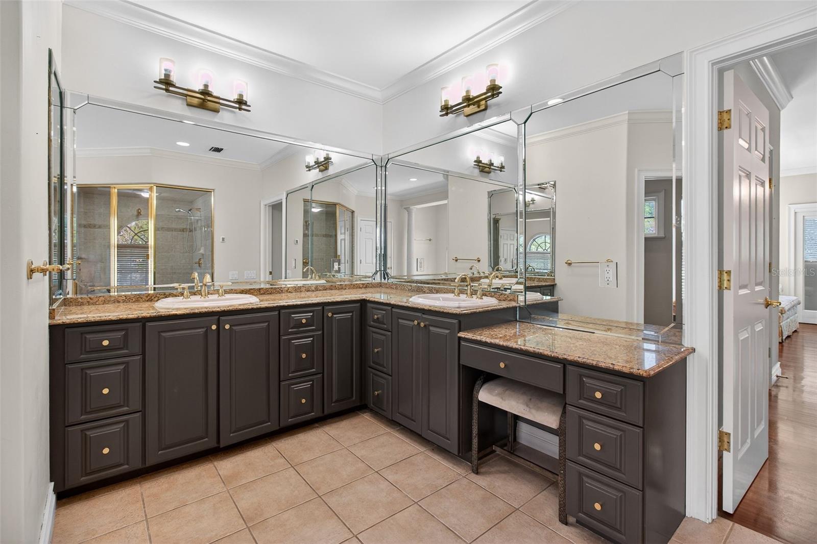1100 TORTUGA CIR NE, ST PETERSBURG, FL, 33702