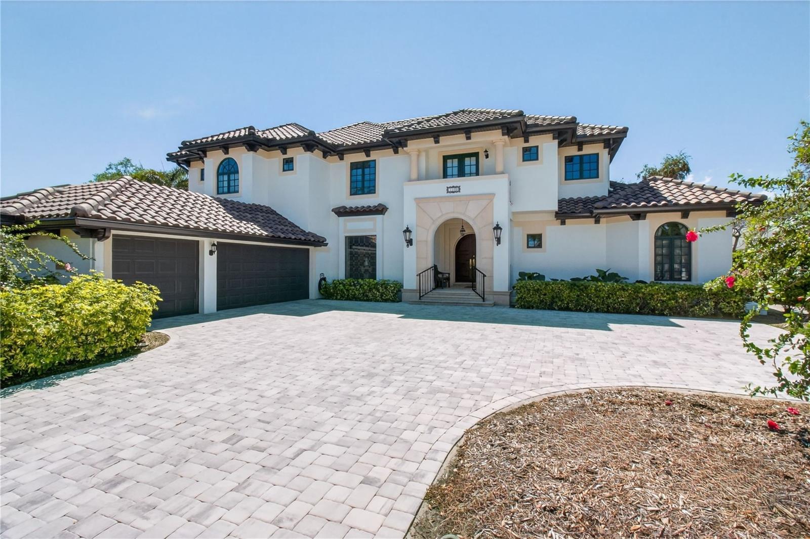 1100 TORTUGA CIR NE, ST PETERSBURG, FL, 33702