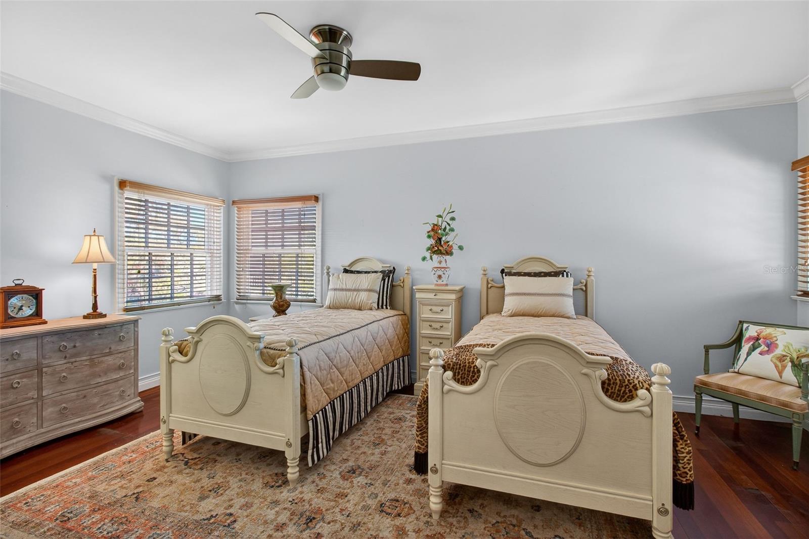 1100 TORTUGA CIR NE, ST PETERSBURG, FL, 33702