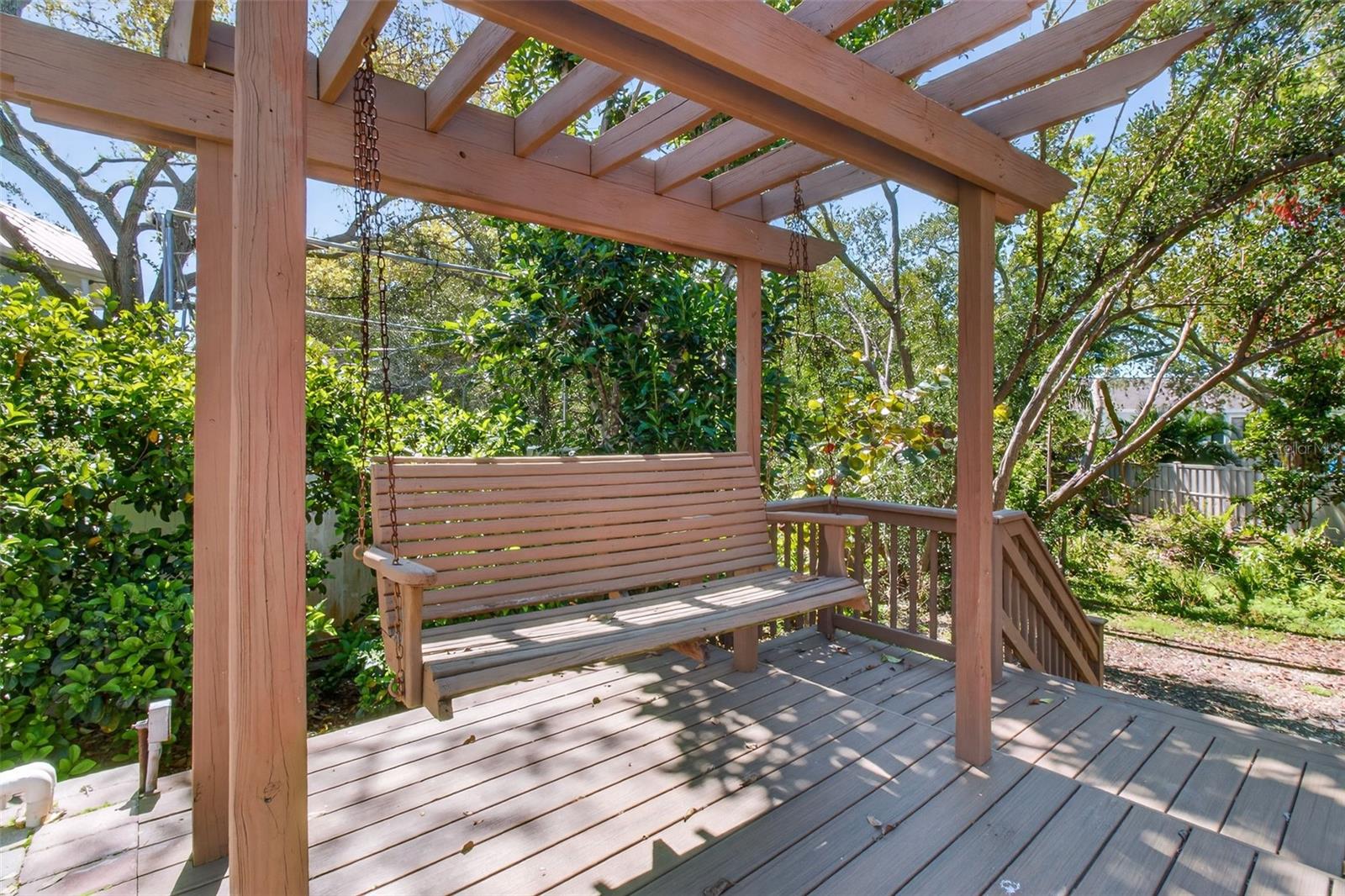 1100 TORTUGA CIR NE, ST PETERSBURG, FL, 33702