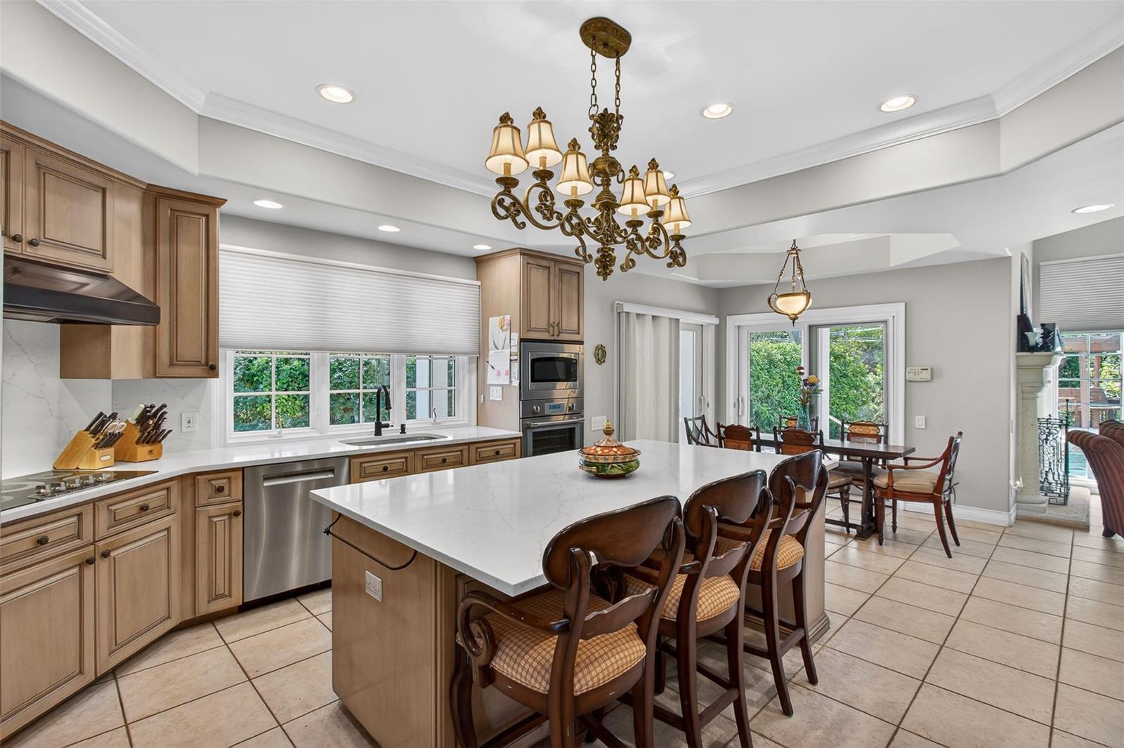 1100 TORTUGA CIR NE, ST PETERSBURG, FL, 33702