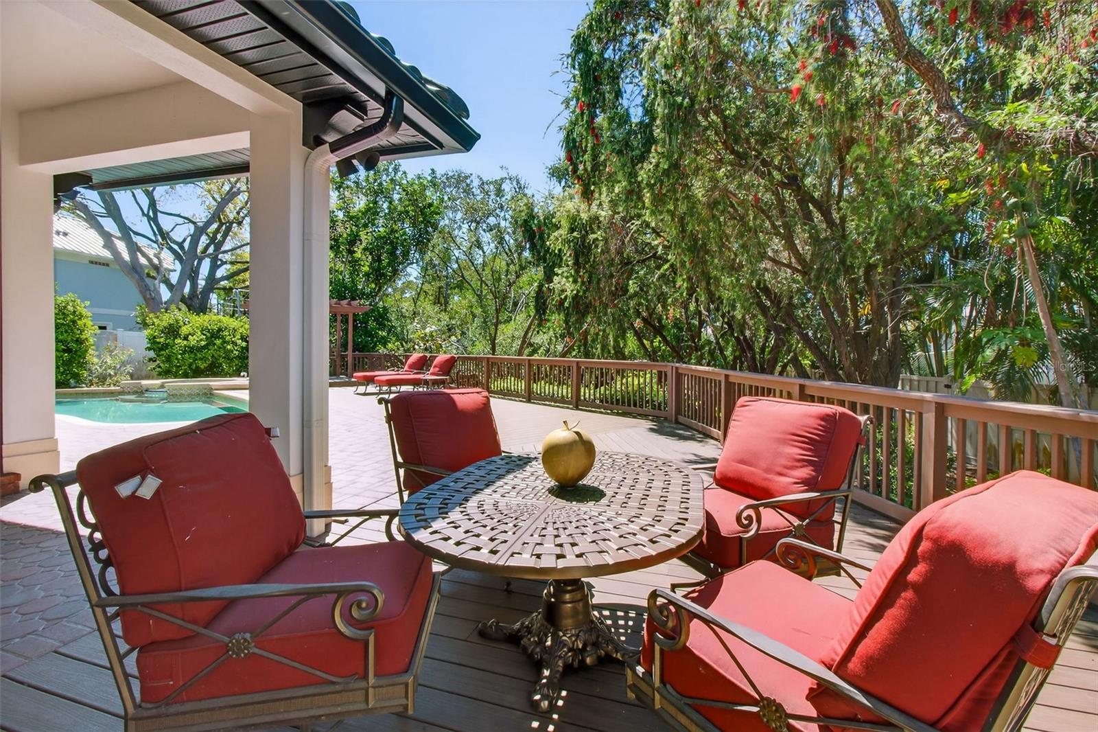1100 TORTUGA CIR NE, ST PETERSBURG, FL, 33702