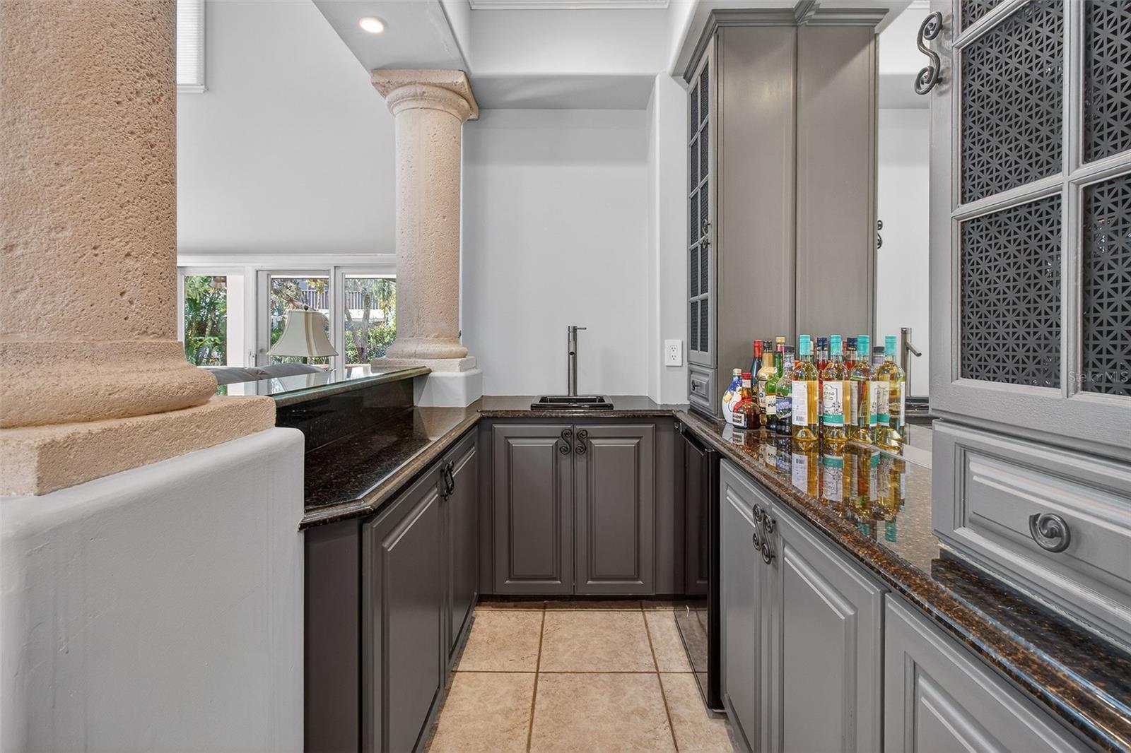 1100 TORTUGA CIR NE, ST PETERSBURG, FL, 33702
