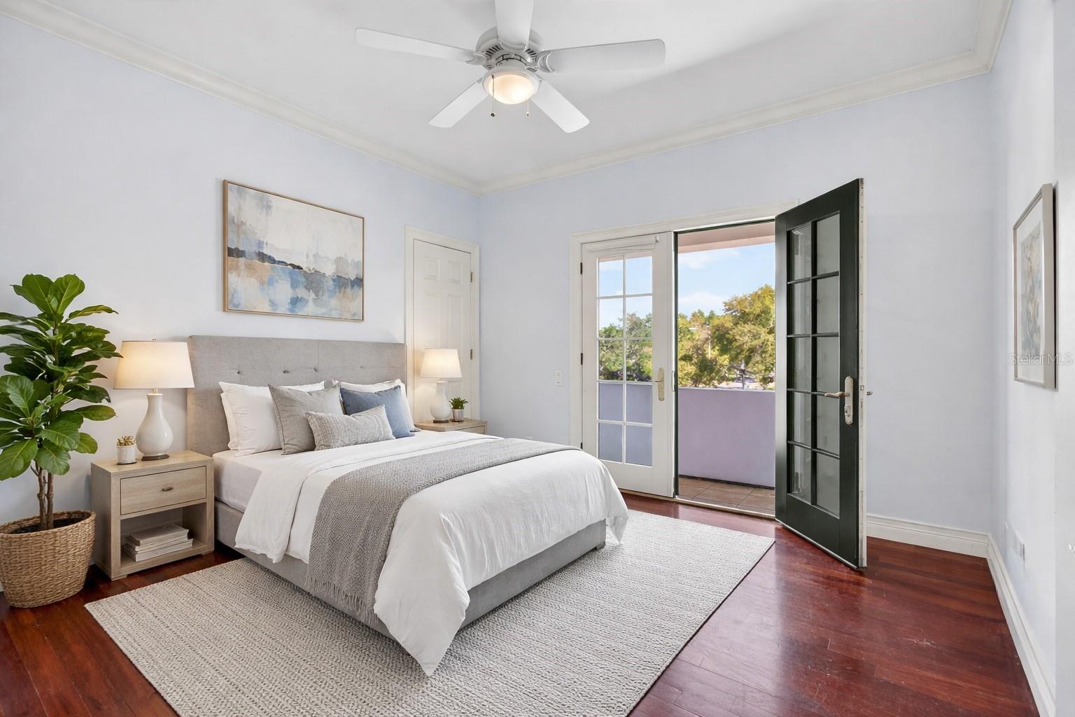 1100 TORTUGA CIR NE, ST PETERSBURG, FL, 33702