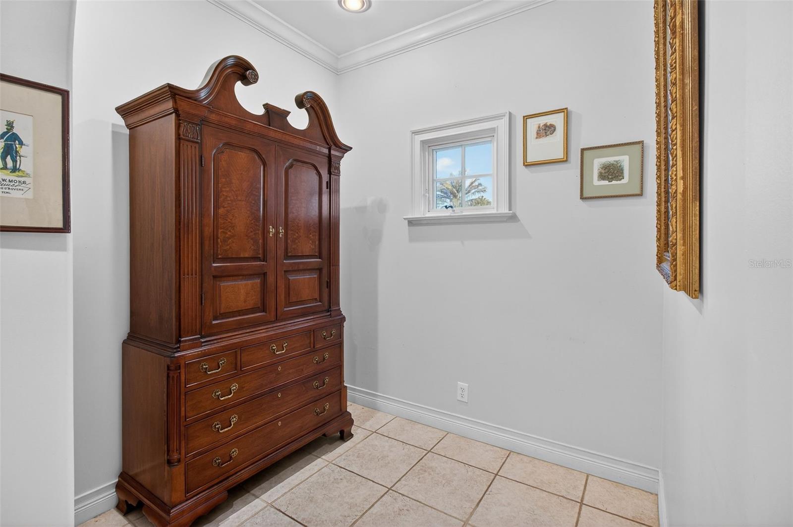 1100 TORTUGA CIR NE, ST PETERSBURG, FL, 33702