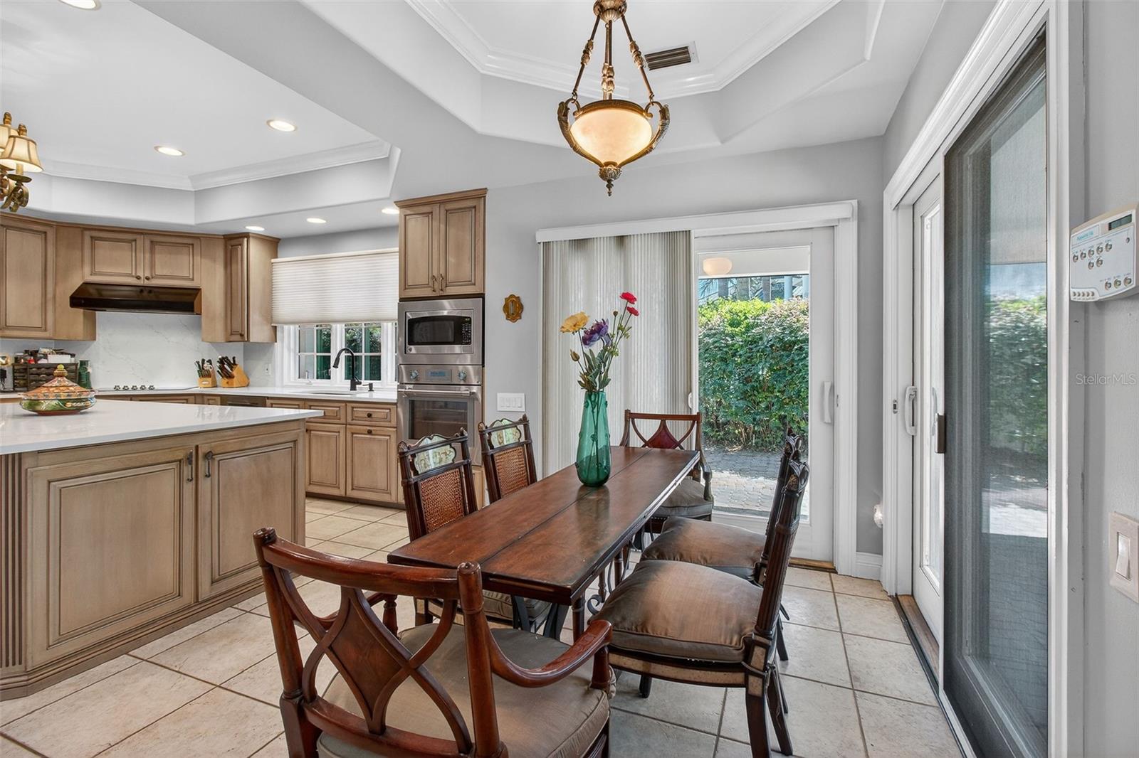 1100 TORTUGA CIR NE, ST PETERSBURG, FL, 33702