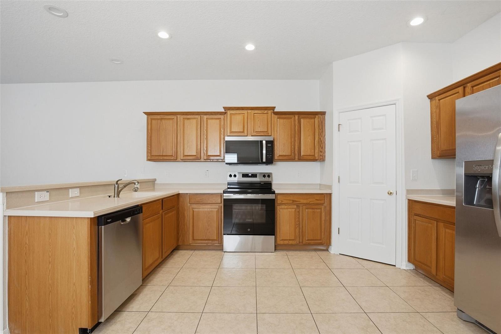 1125 ANDREW AVILES CIR, TAMPA, FL, 33619