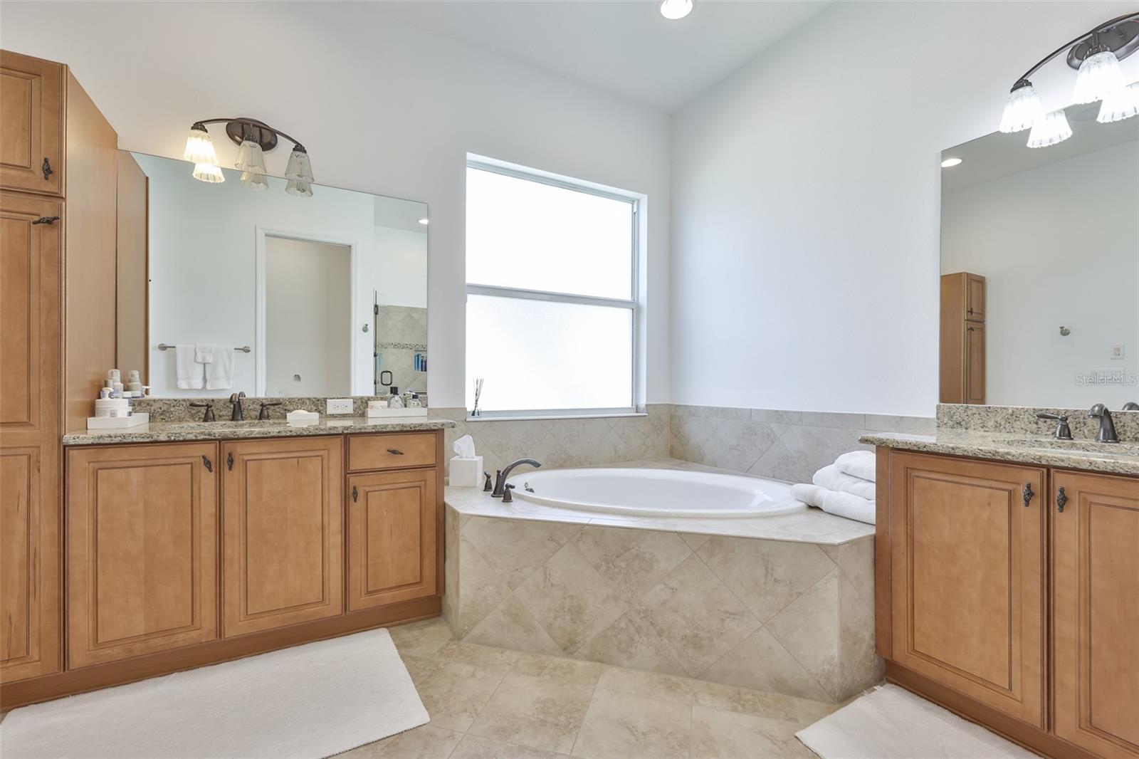 2233 S PEBBLE BEACH BLVD, SUN CITY CENTER, FL, 33573