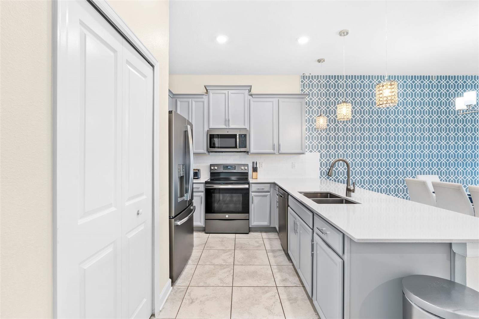 547 OCEAN COURSE AVE, DAVENPORT, FL, 33896