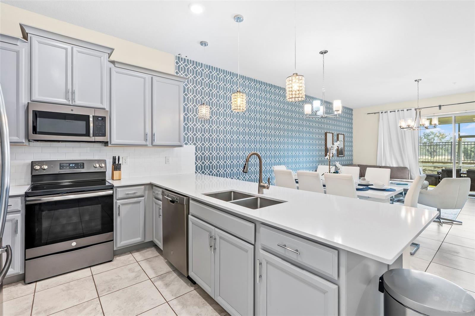 547 OCEAN COURSE AVE, DAVENPORT, FL, 33896