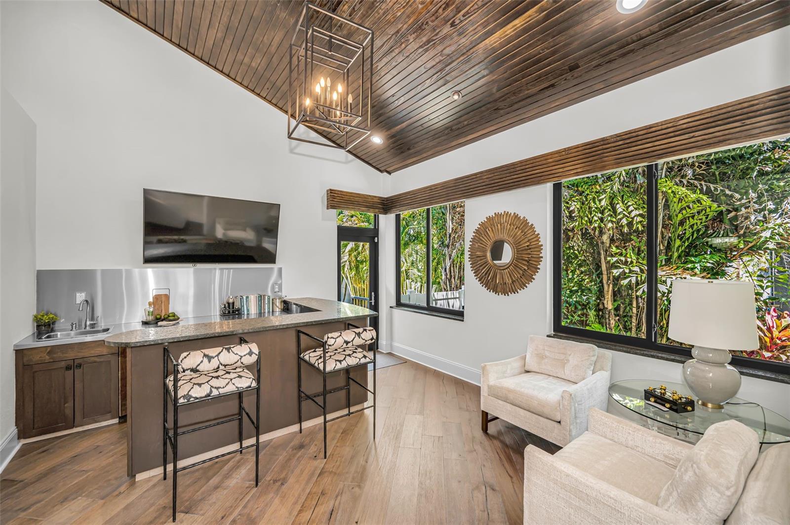 1710 BRIGHTWATERS BLVD NE, ST PETERSBURG, FL, 33704