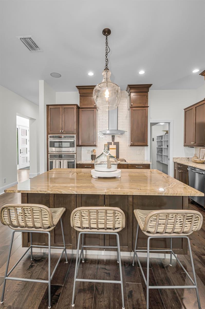 1710 BRIGHTWATERS BLVD NE, ST PETERSBURG, FL, 33704