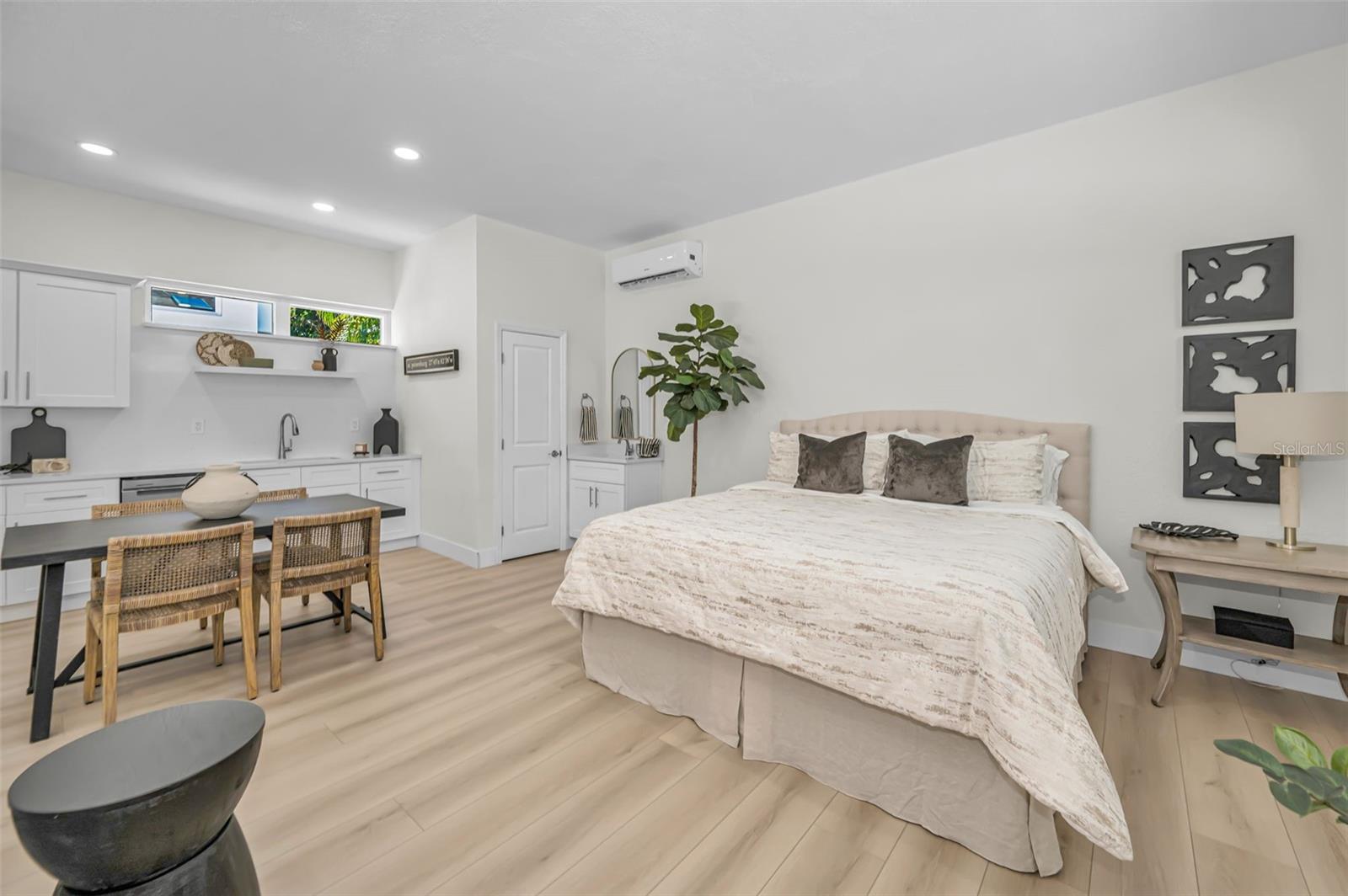 1710 BRIGHTWATERS BLVD NE, ST PETERSBURG, FL, 33704