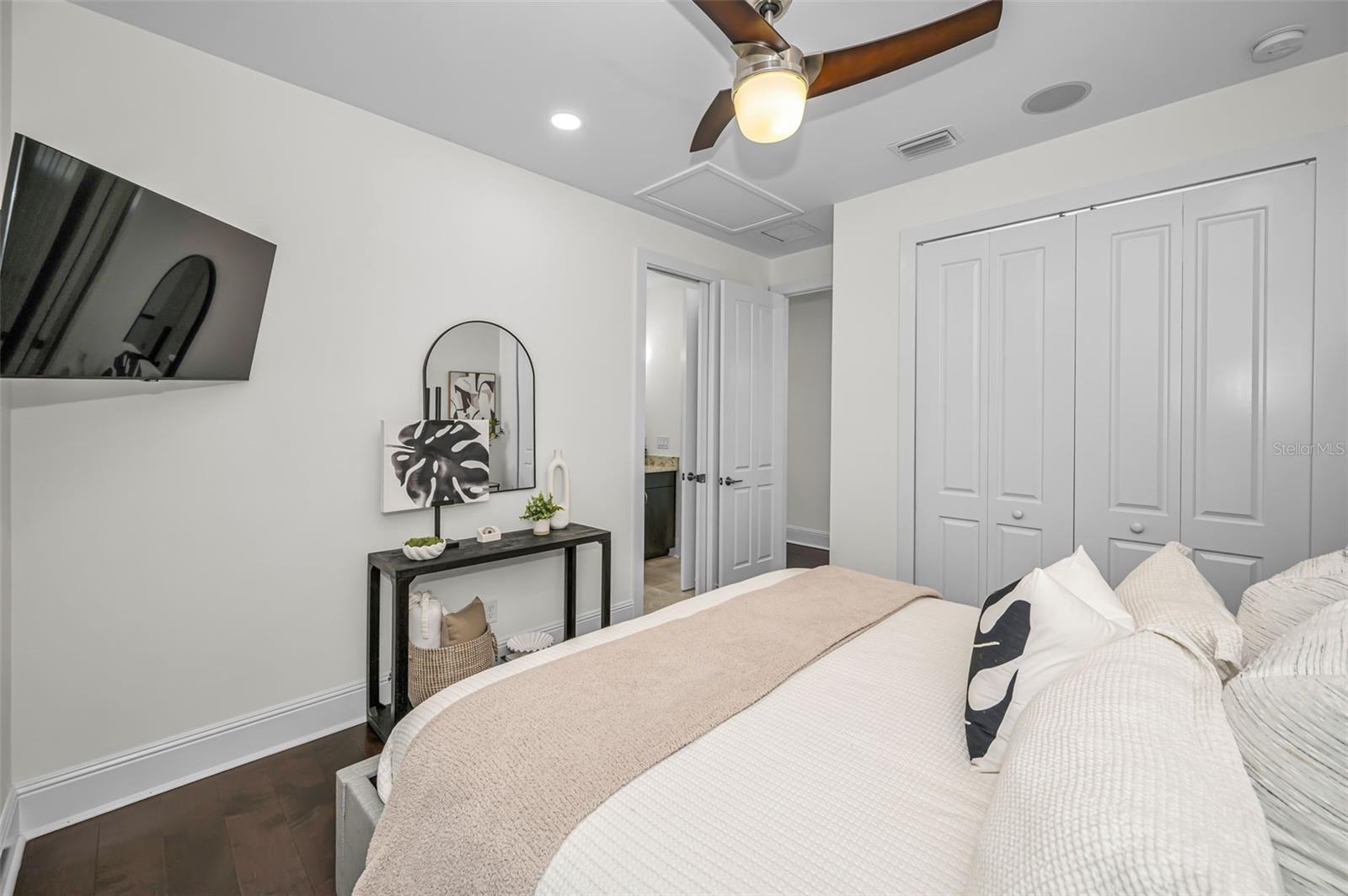 1710 BRIGHTWATERS BLVD NE, ST PETERSBURG, FL, 33704