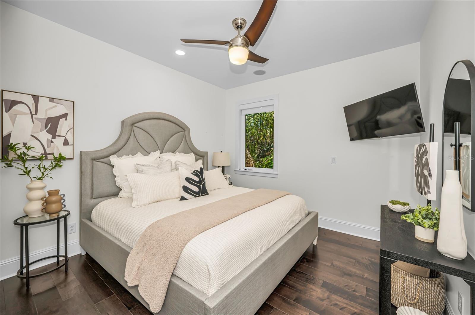 1710 BRIGHTWATERS BLVD NE, ST PETERSBURG, FL, 33704