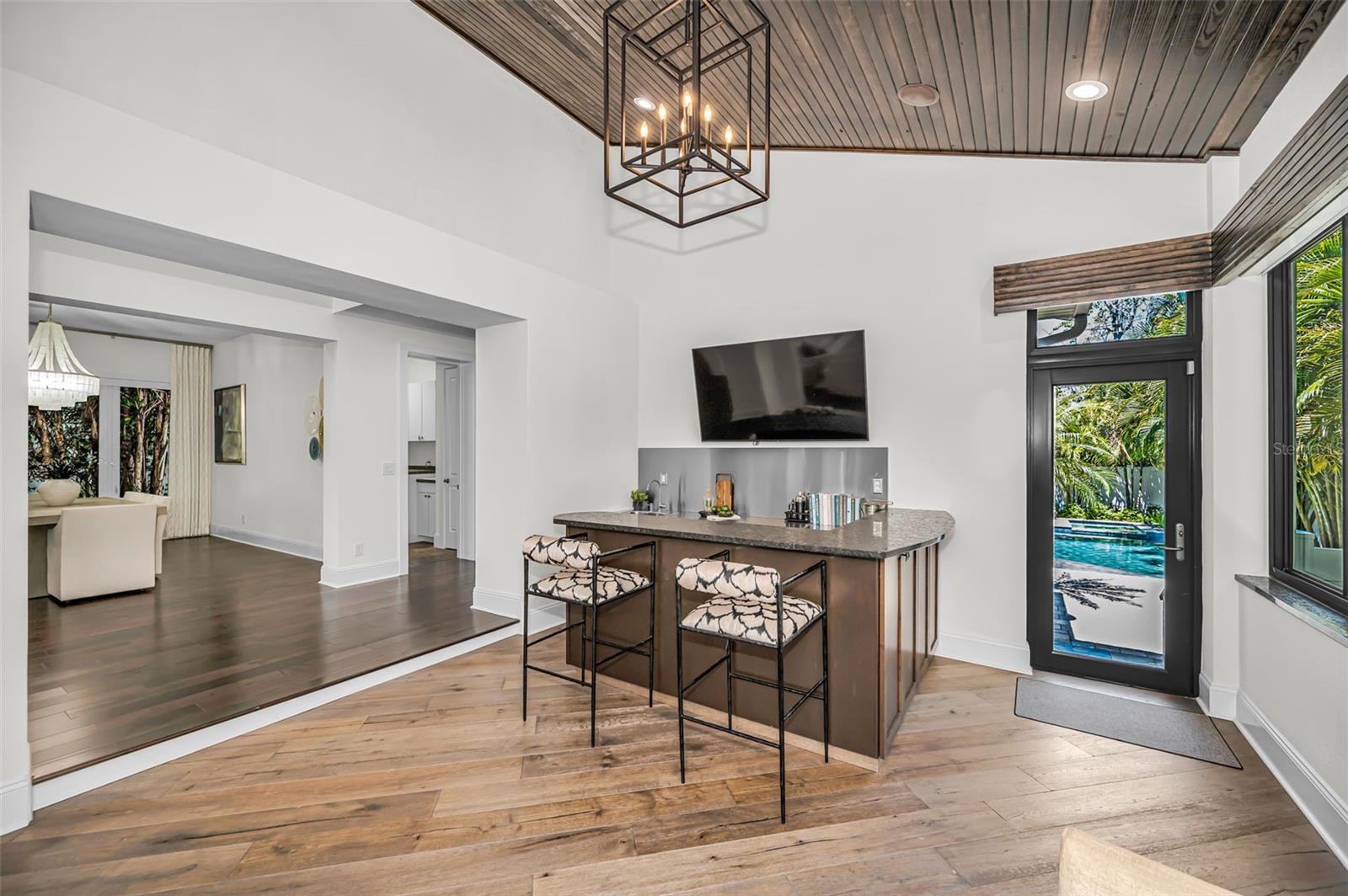 1710 BRIGHTWATERS BLVD NE, ST PETERSBURG, FL, 33704