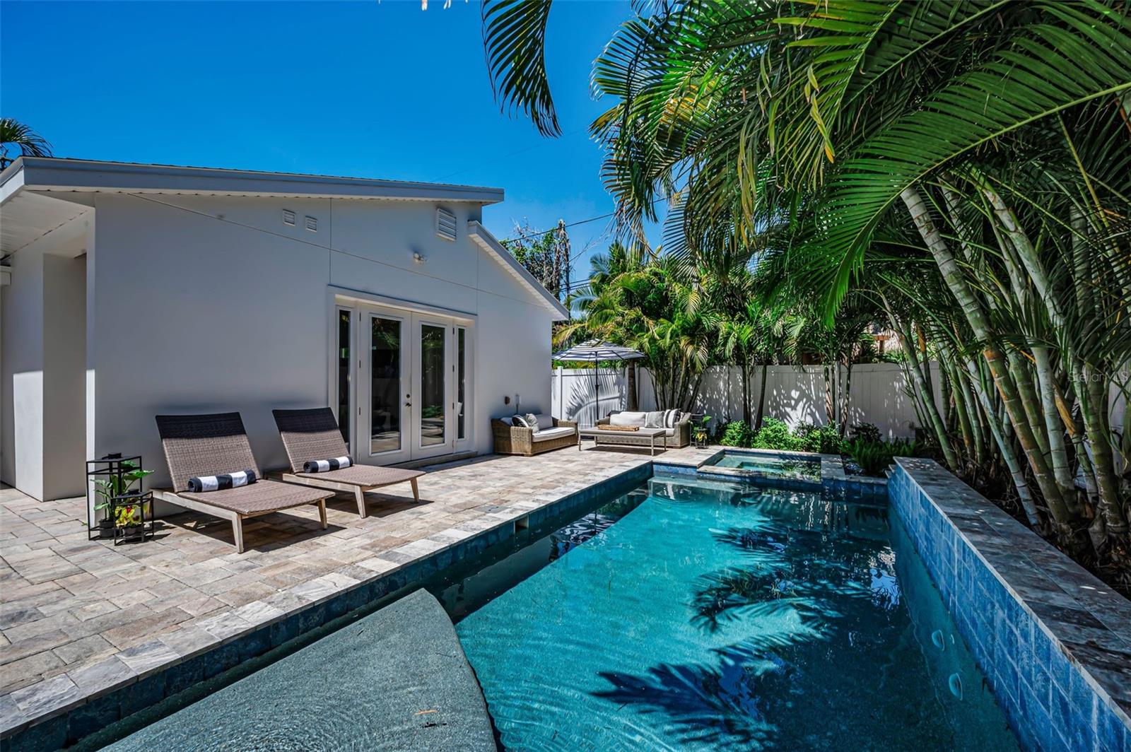 1710 BRIGHTWATERS BLVD NE, ST PETERSBURG, FL, 33704