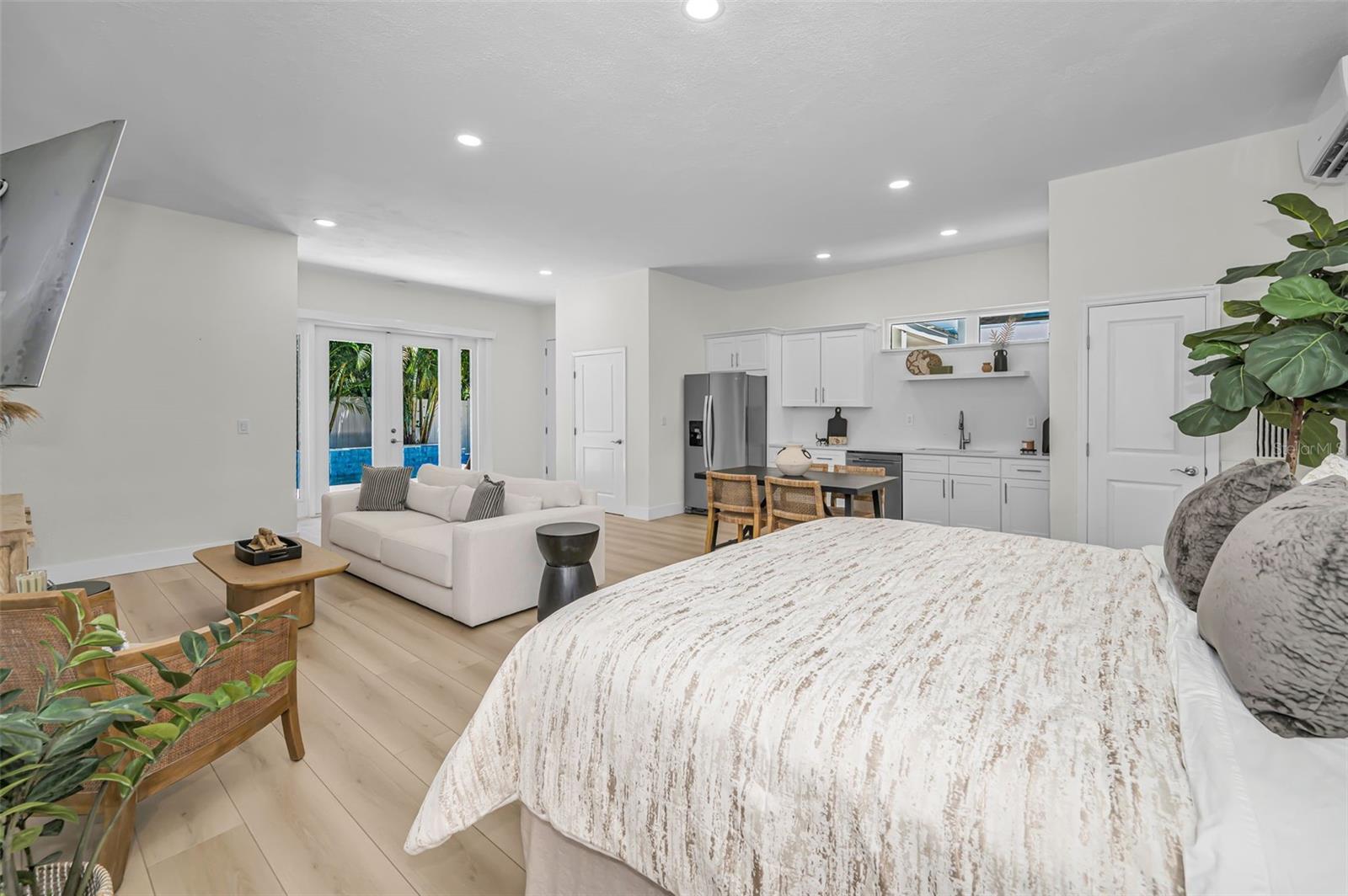 1710 BRIGHTWATERS BLVD NE, ST PETERSBURG, FL, 33704