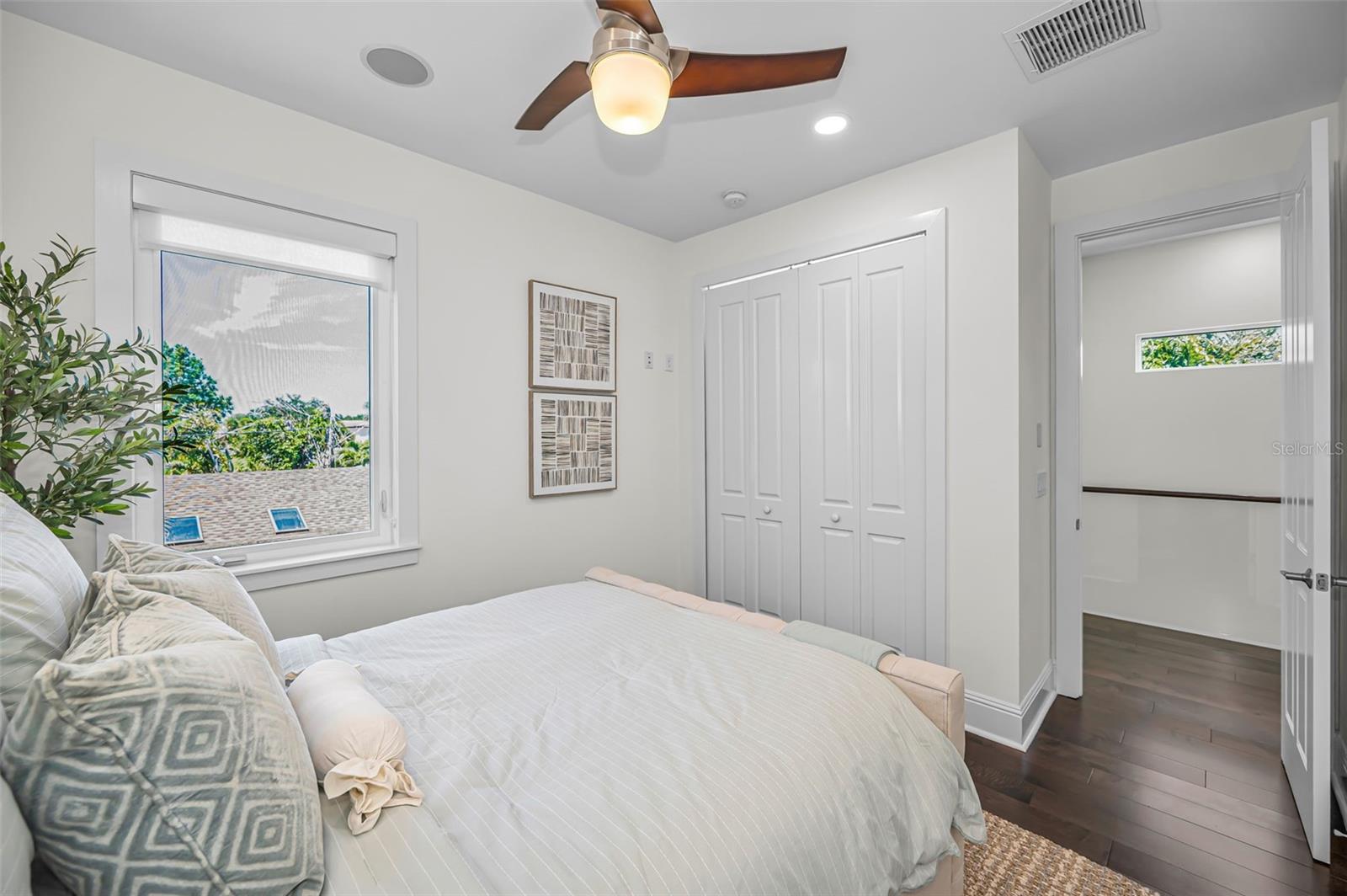 1710 BRIGHTWATERS BLVD NE, ST PETERSBURG, FL, 33704