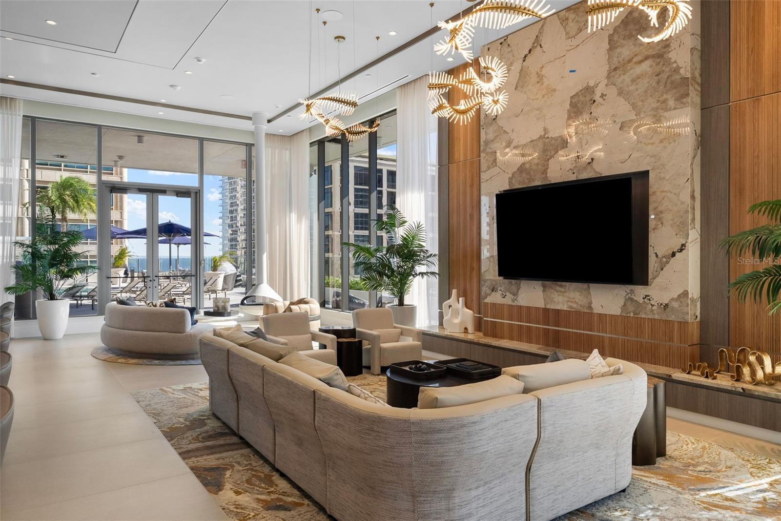 275 1ST AVE S #1202, ST PETERSBURG, FL, 33701