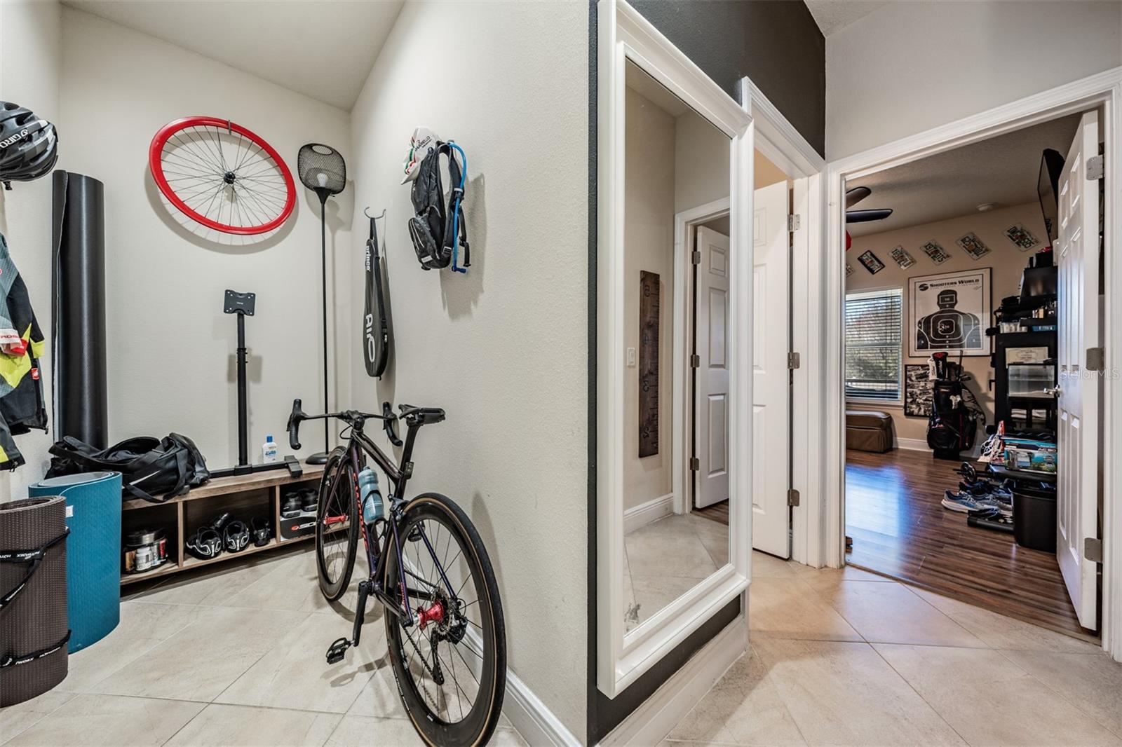 DROP OFF ENTRY AREA FROM GARAGE