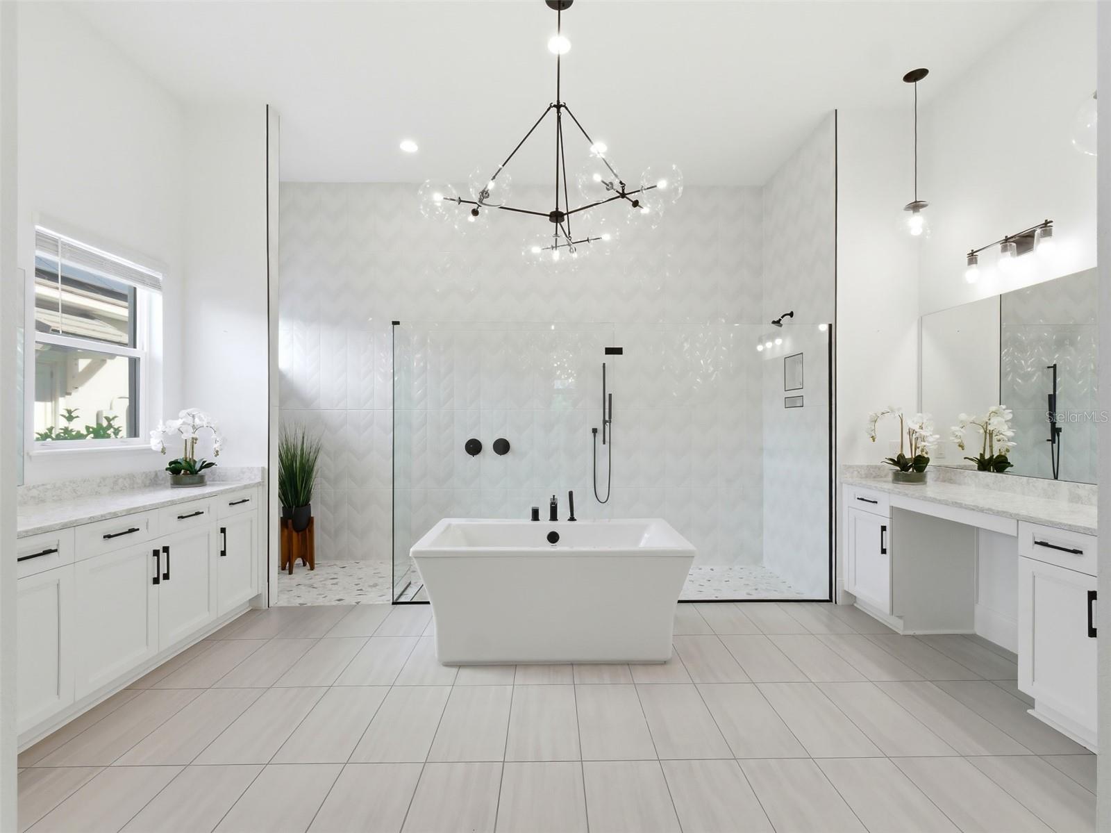 O6379130 Property Photo