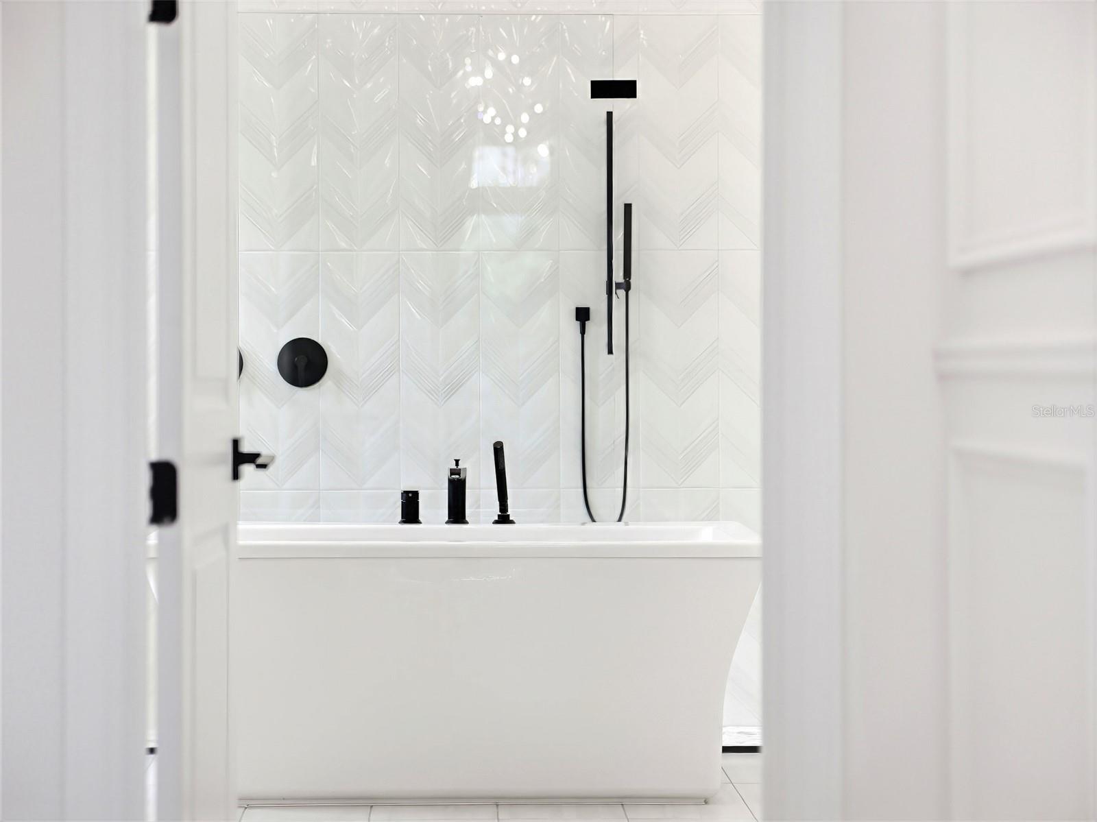 O6379130 Property Photo