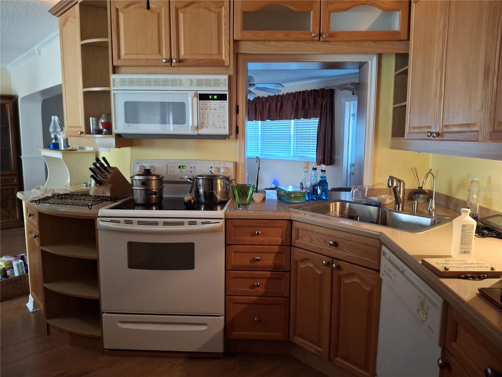 9305 120TH LN, SEMINOLE, FL, 33772