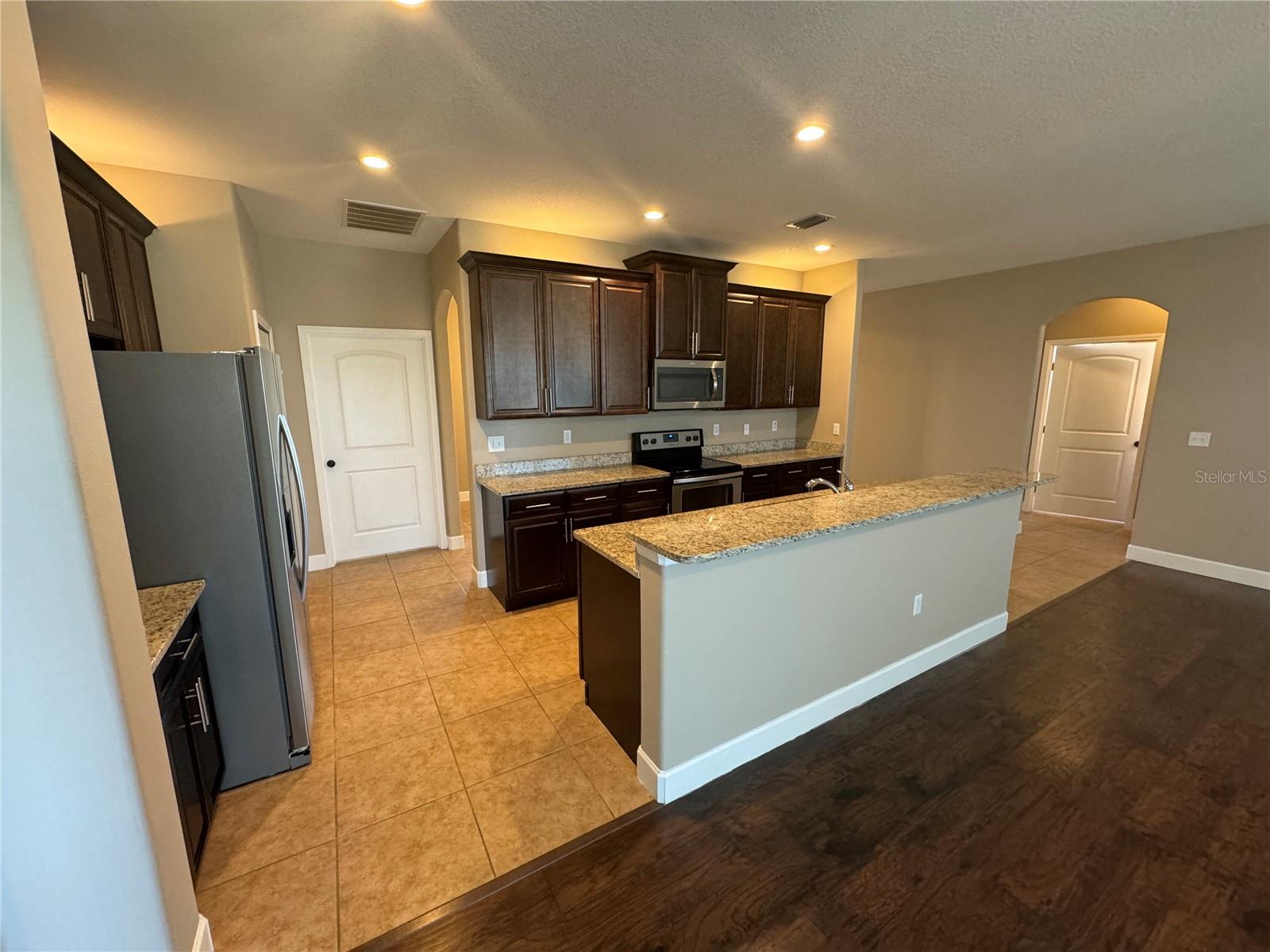 33844 EMERALD POND LOOP, LEESBURG, FL, 34788