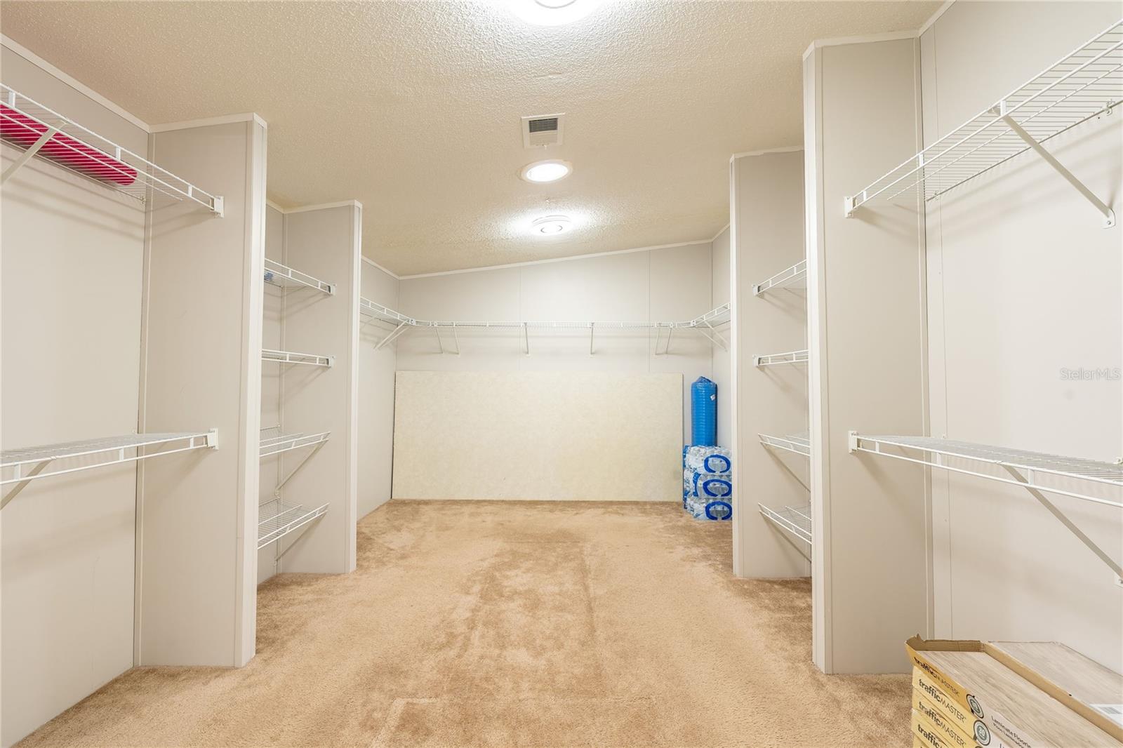 13811 COUNTY ROAD 109D, LADY LAKE, FL, 32159