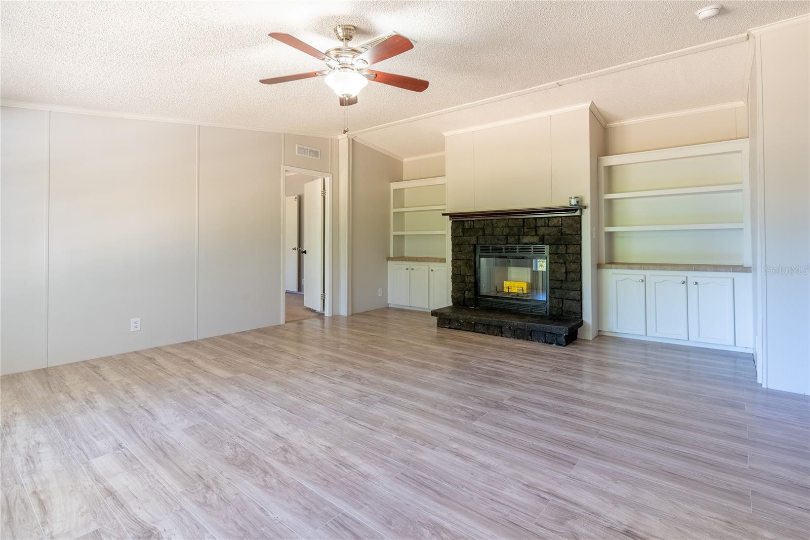 13811 COUNTY ROAD 109D, LADY LAKE, FL, 32159