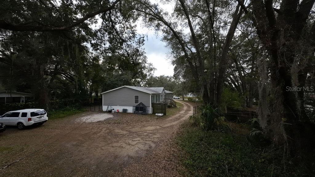 13811 COUNTY ROAD 109D, LADY LAKE, FL, 32159