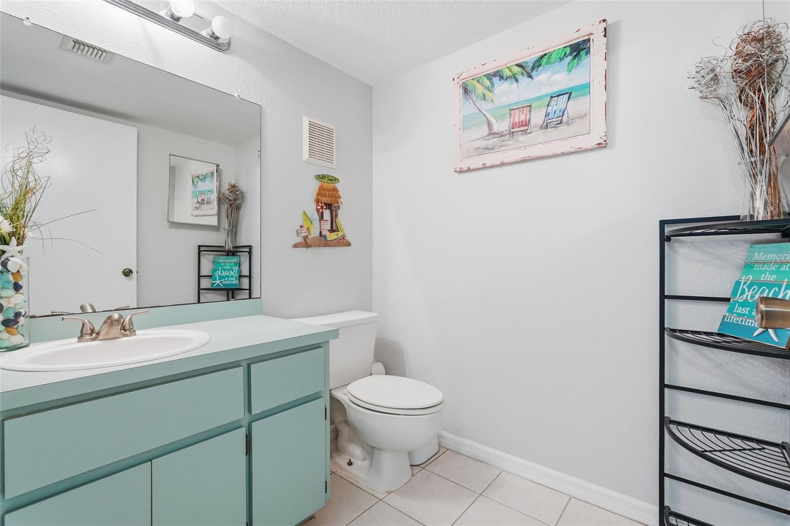 Half bathroom first floor