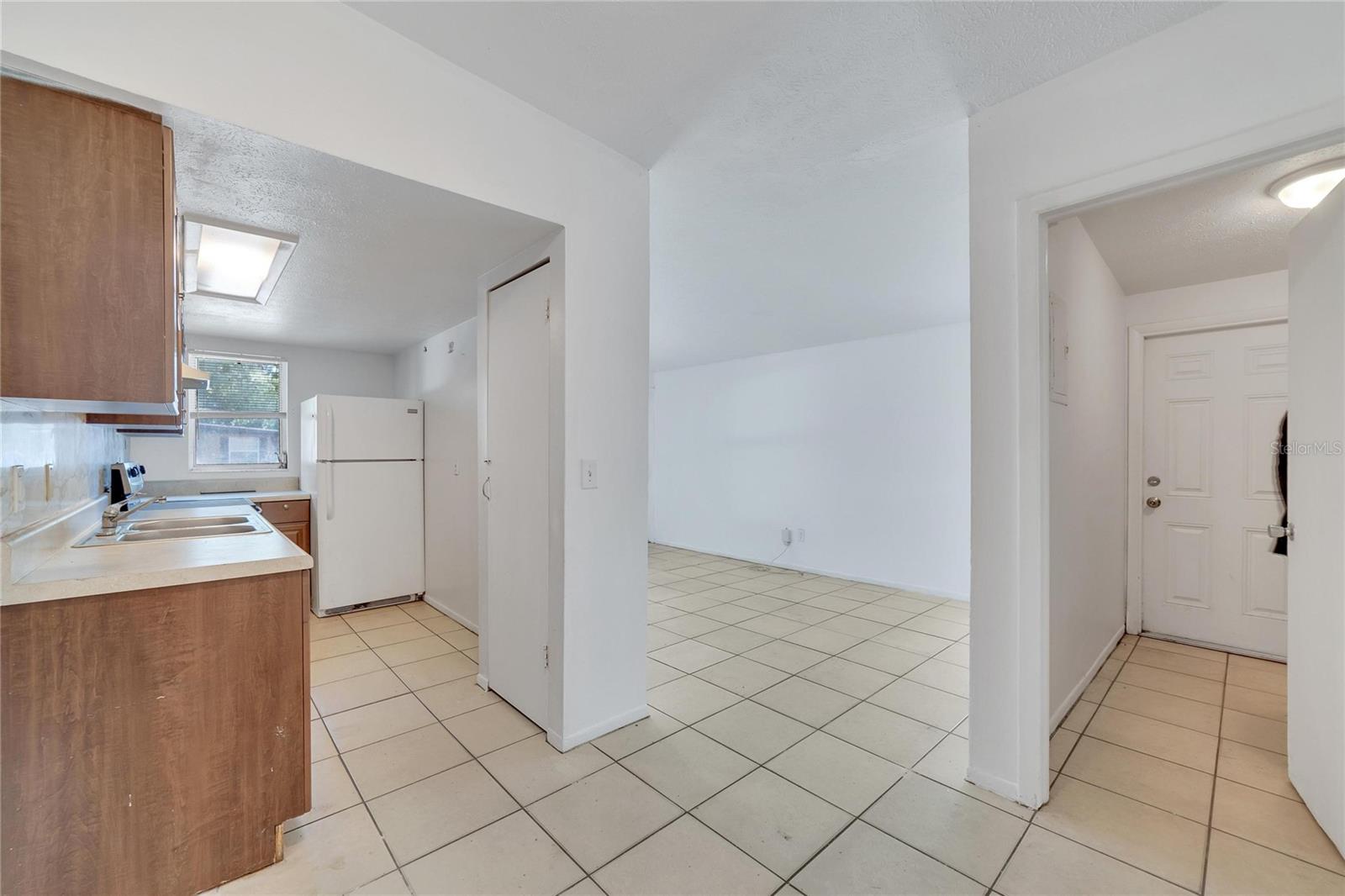 8720 N 48TH ST, TAMPA, FL, 33617